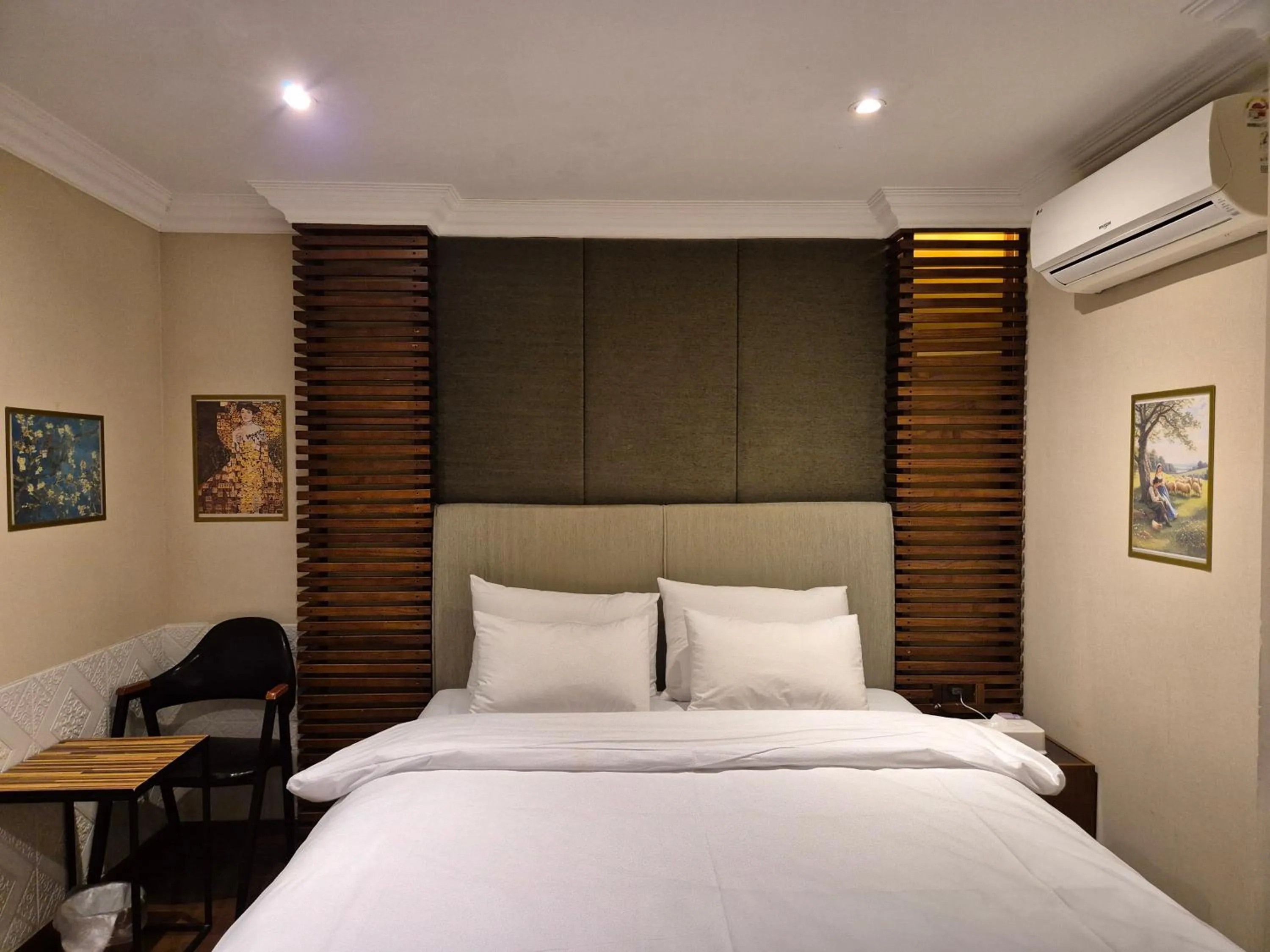 Bed in New Day Hotel Gangnam