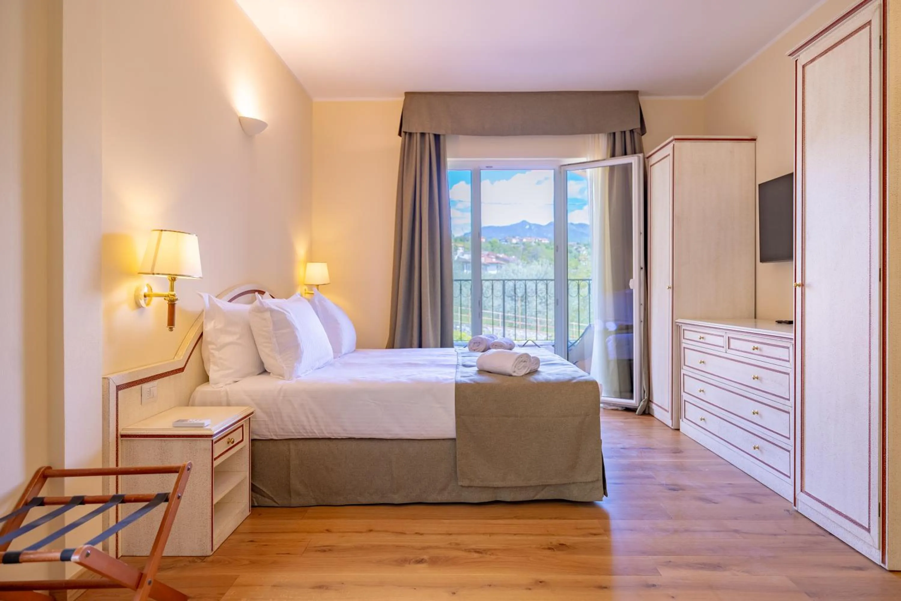 Photo of the whole room, Bed in Albergo Villa Edy