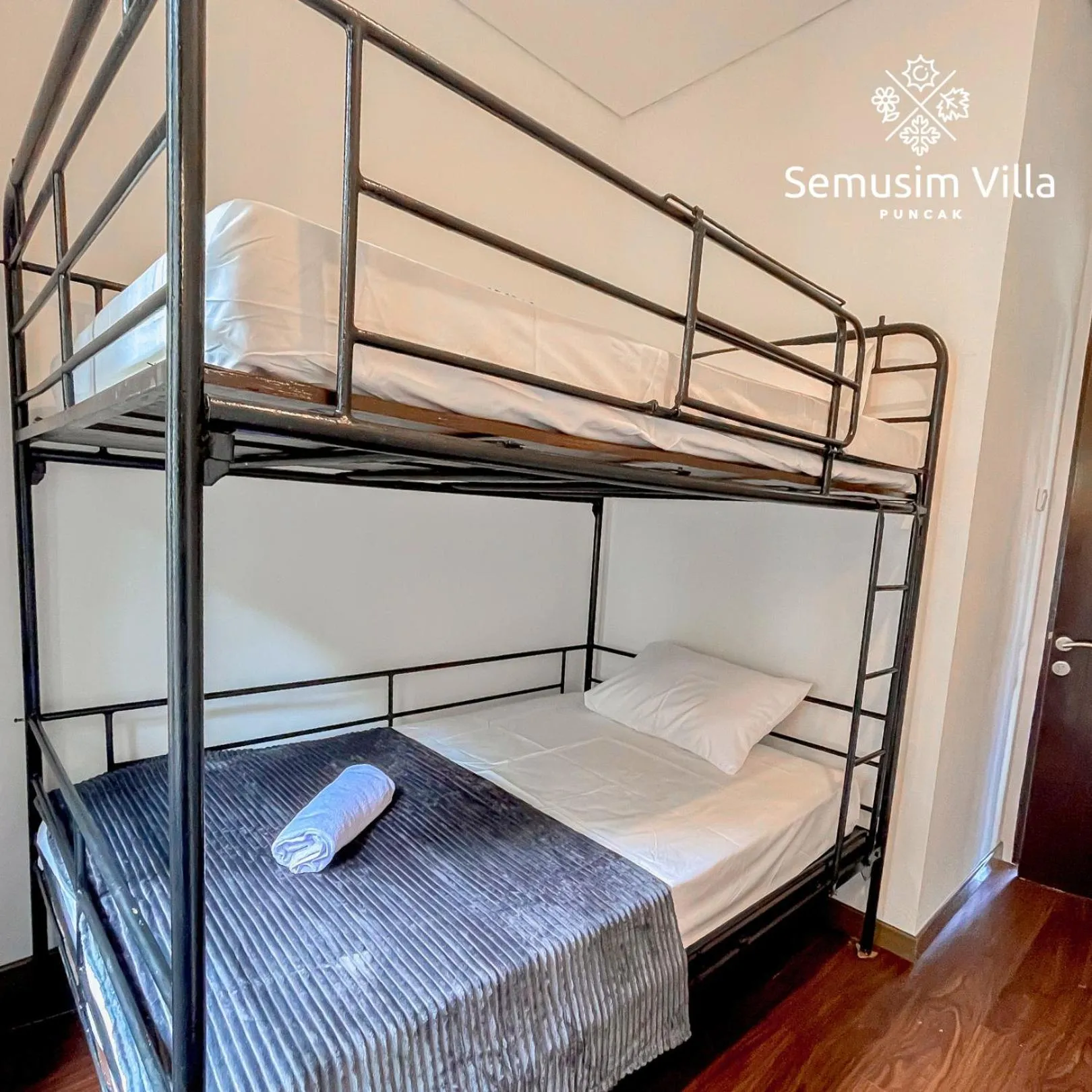 bunk bed, Bed in Sierra by Semusim Villa
