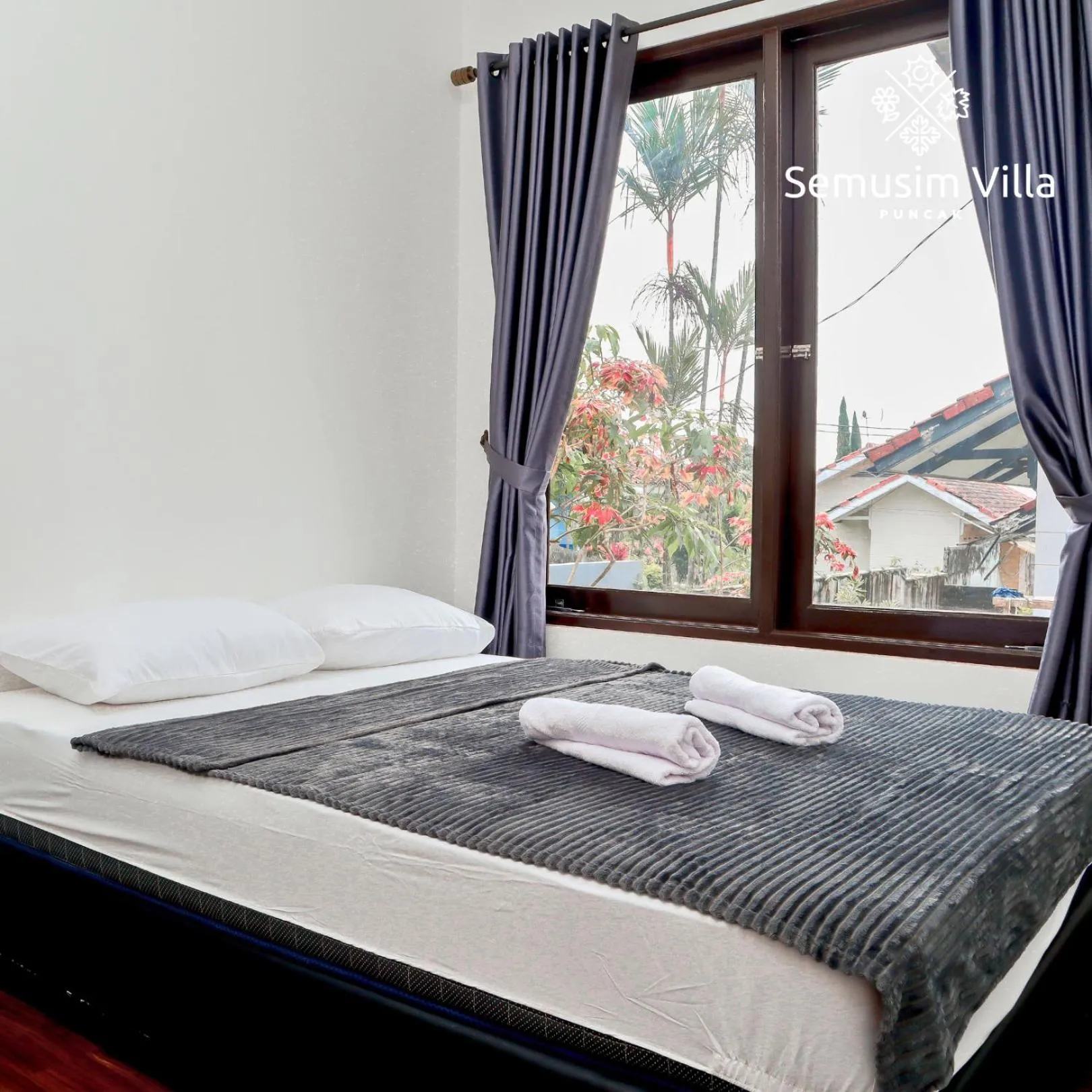 Bedroom, Bed in Sierra by Semusim Villa