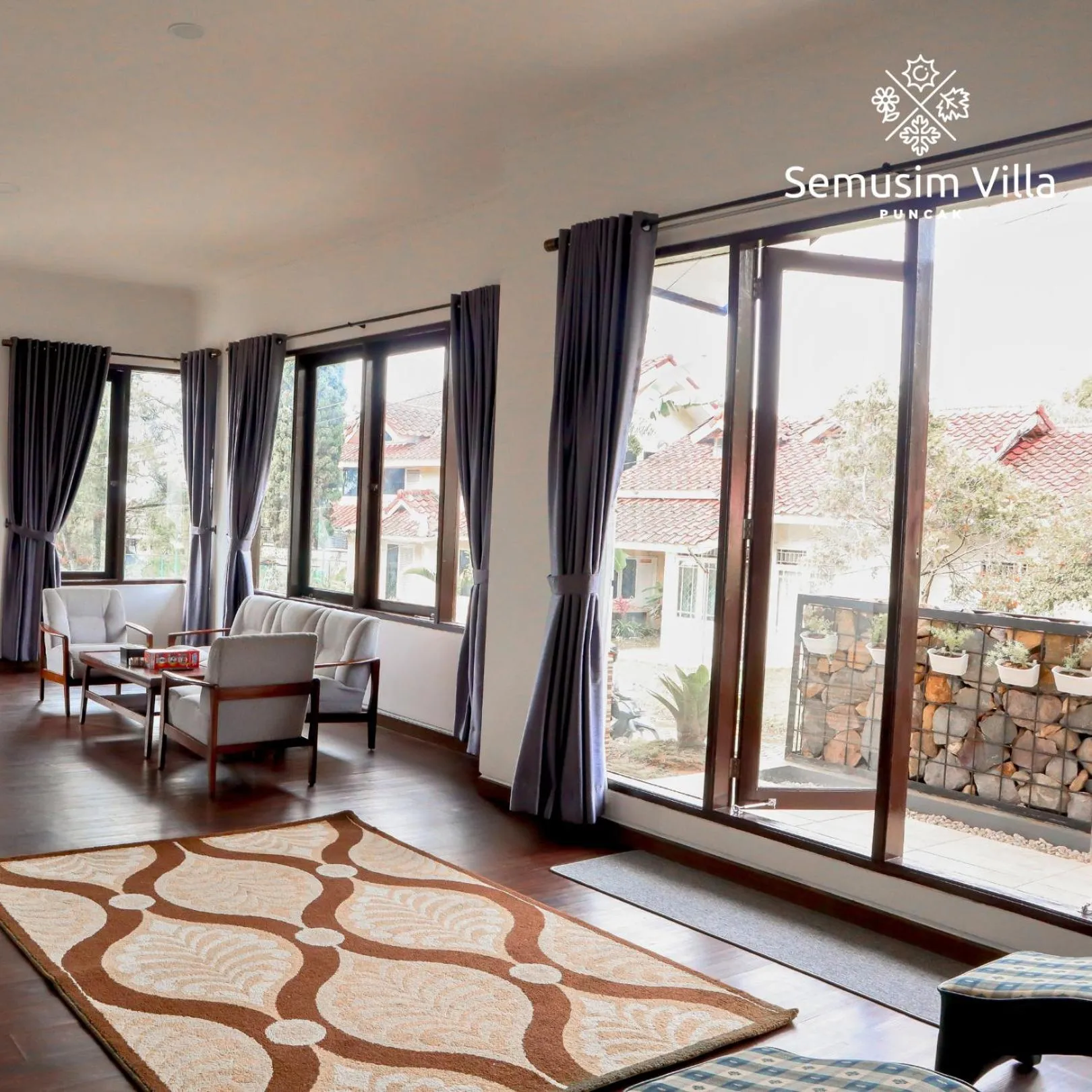 Living room in Sierra by Semusim Villa