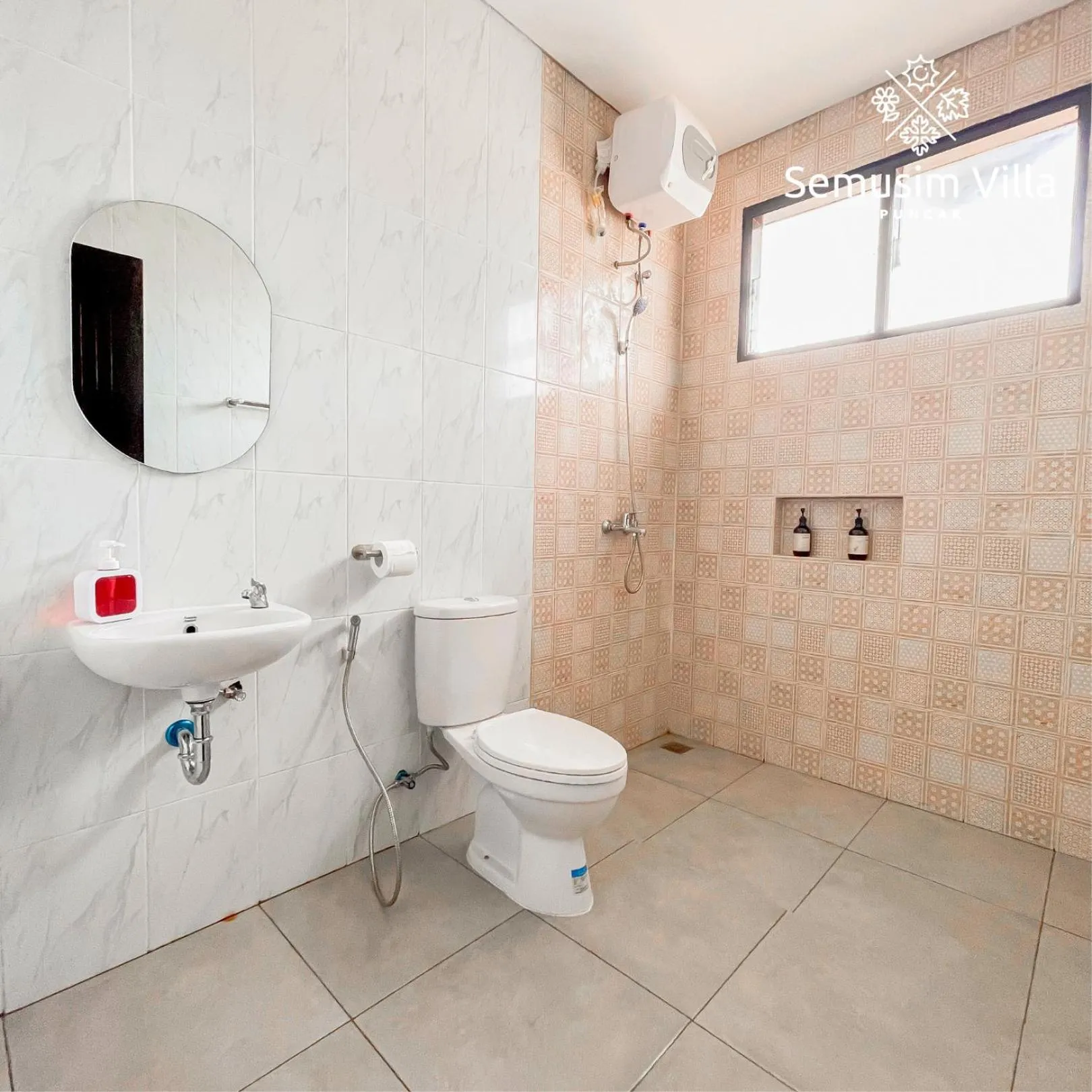 Bathroom in Sierra by Semusim Villa