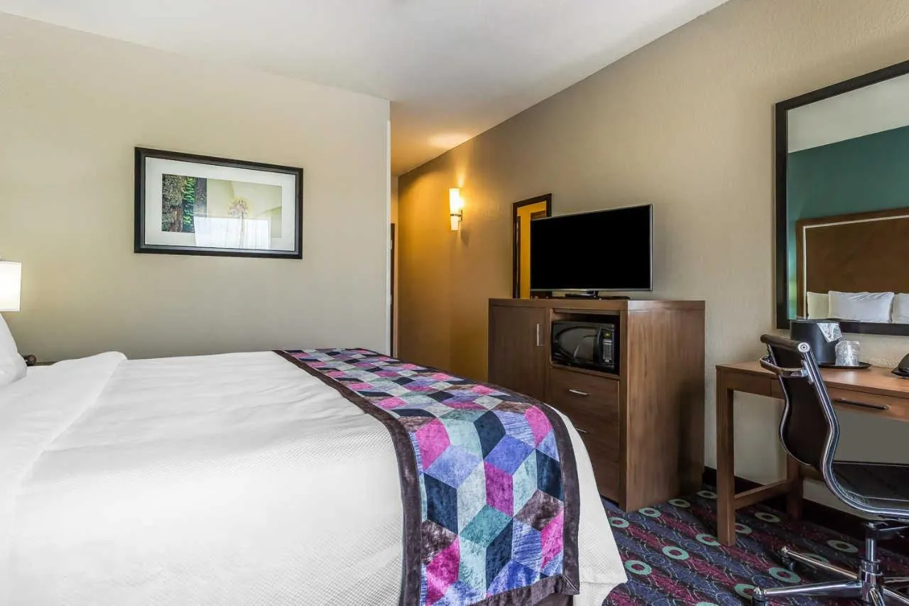TV and multimedia, Bed in Comfort Inn & Suites Newcastle - Oklahoma City