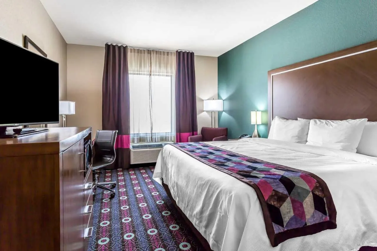 Photo of the whole room, Bed in Comfort Inn & Suites Newcastle - Oklahoma City