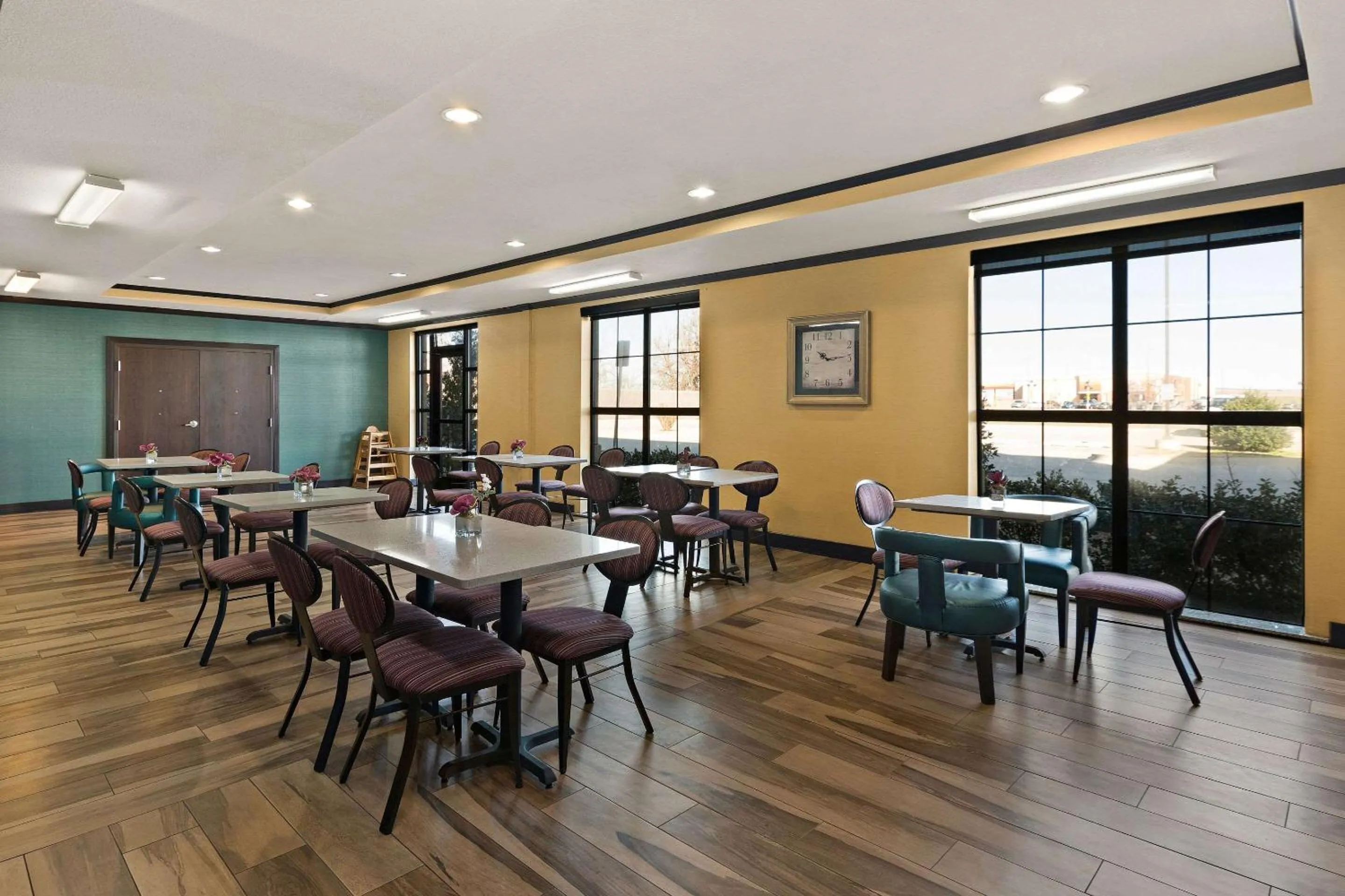 Breakfast in Comfort Inn & Suites Newcastle - Oklahoma City