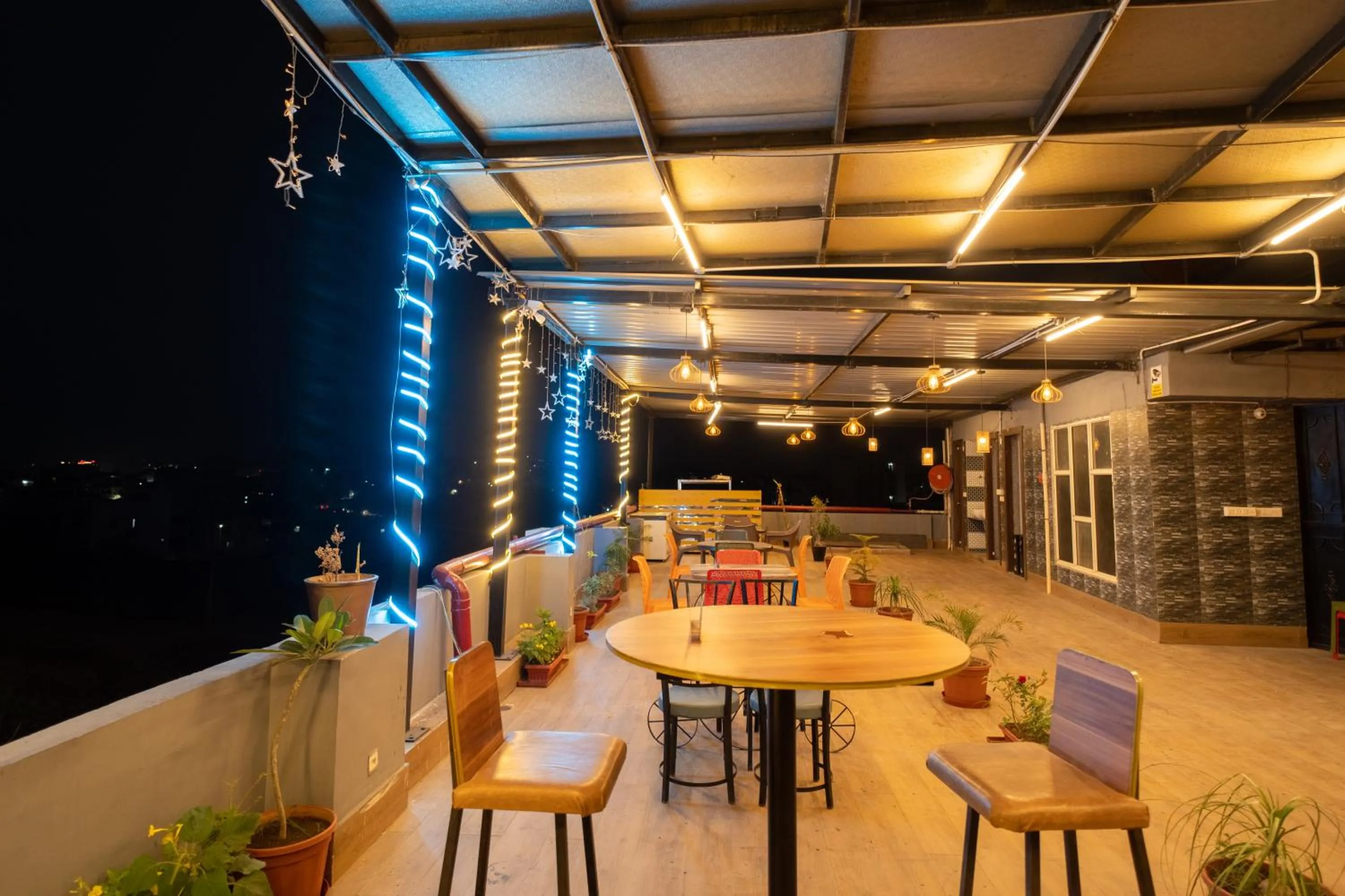 Restaurant/places to eat in Majestic Hotel and Restro