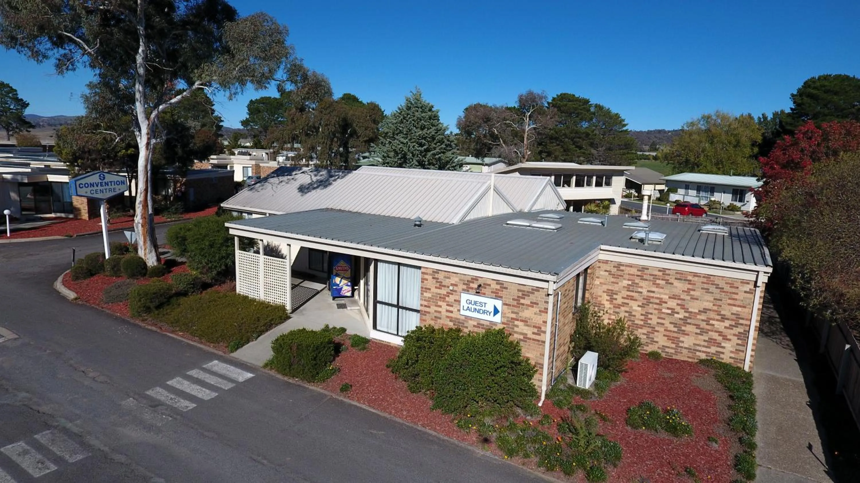 Facade/entrance in Sundown Villas