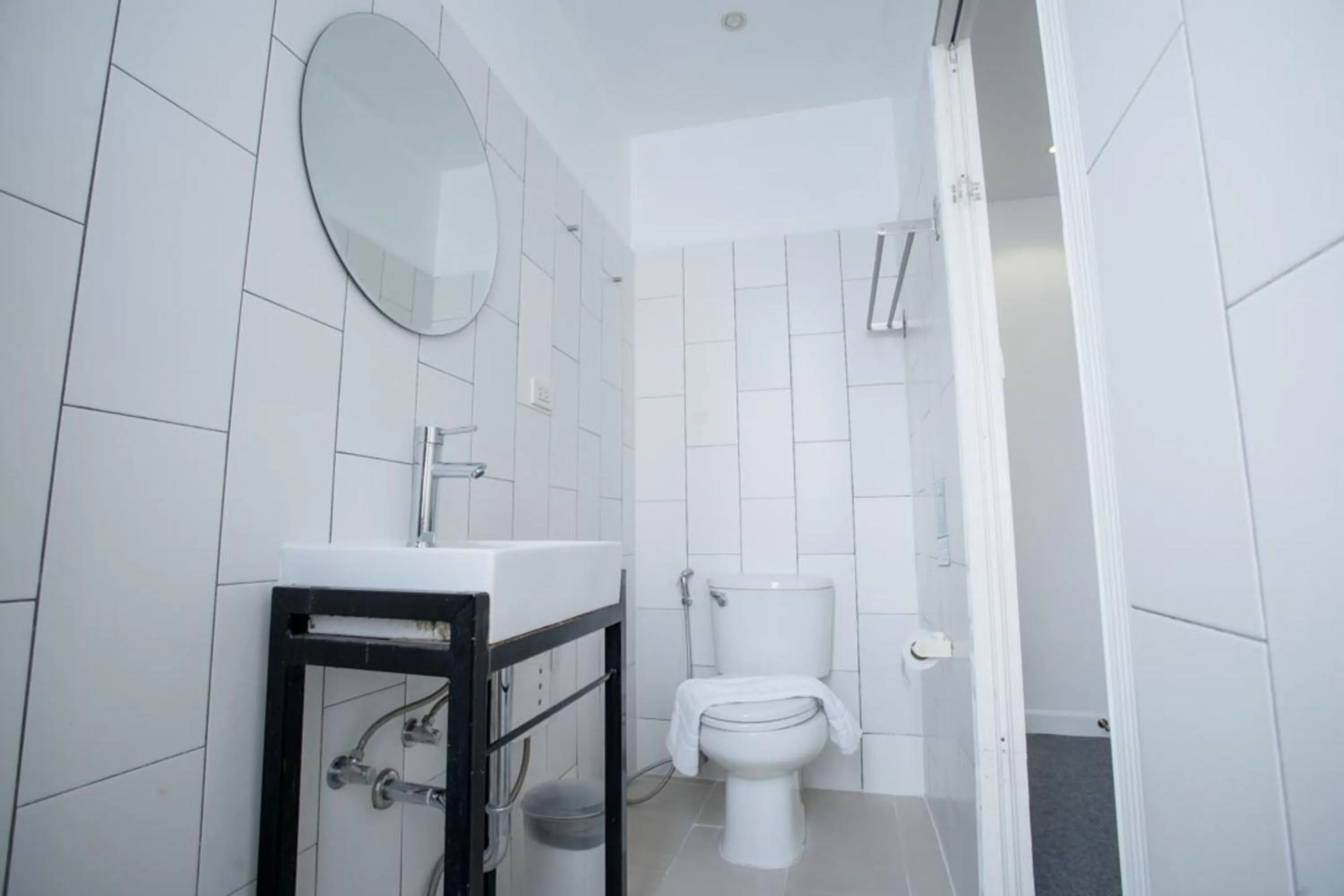 Bathroom in Oon Poshtel x Cafe