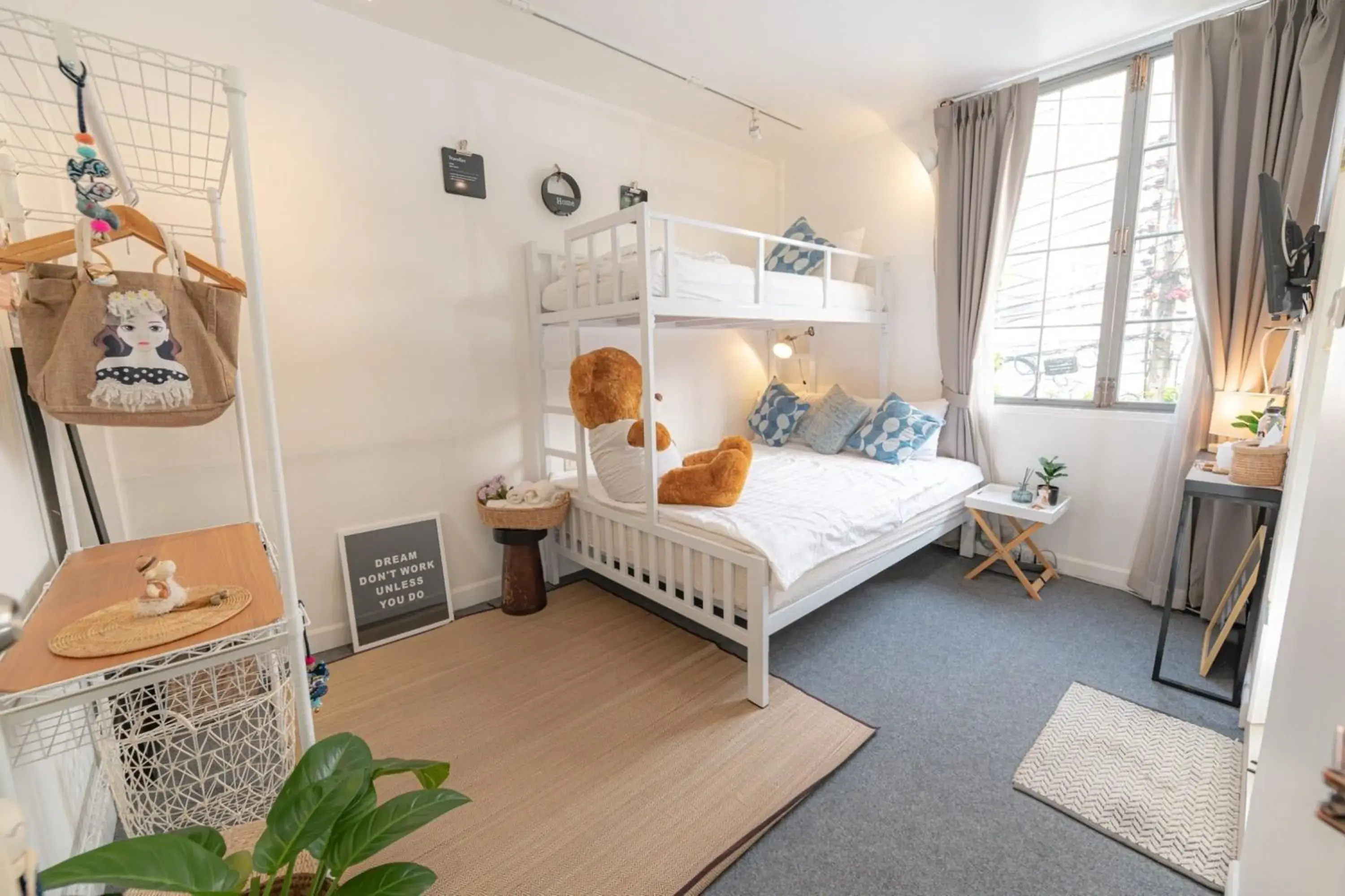 Triple Room in Oon Poshtel x Cafe Triple Room in Oon Poshtel x Cafe