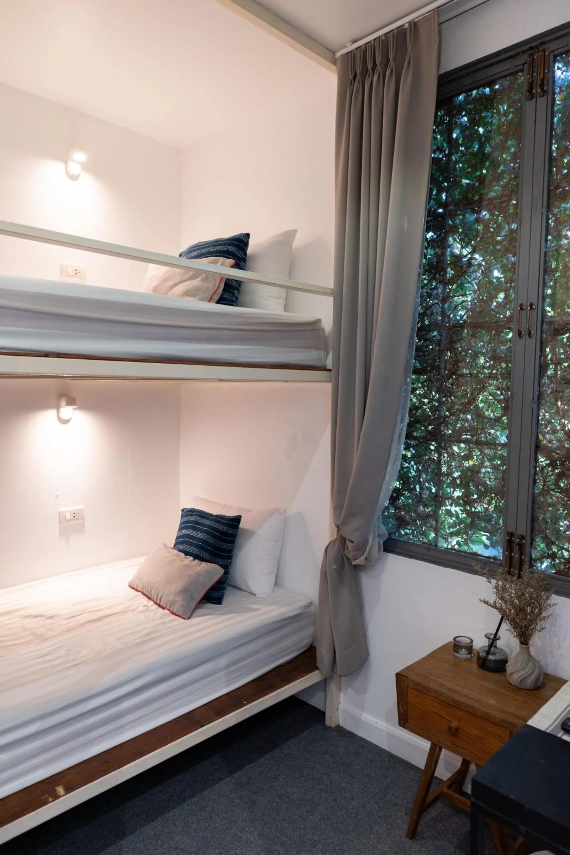 bunk bed, Bed in Oon Poshtel x Cafe