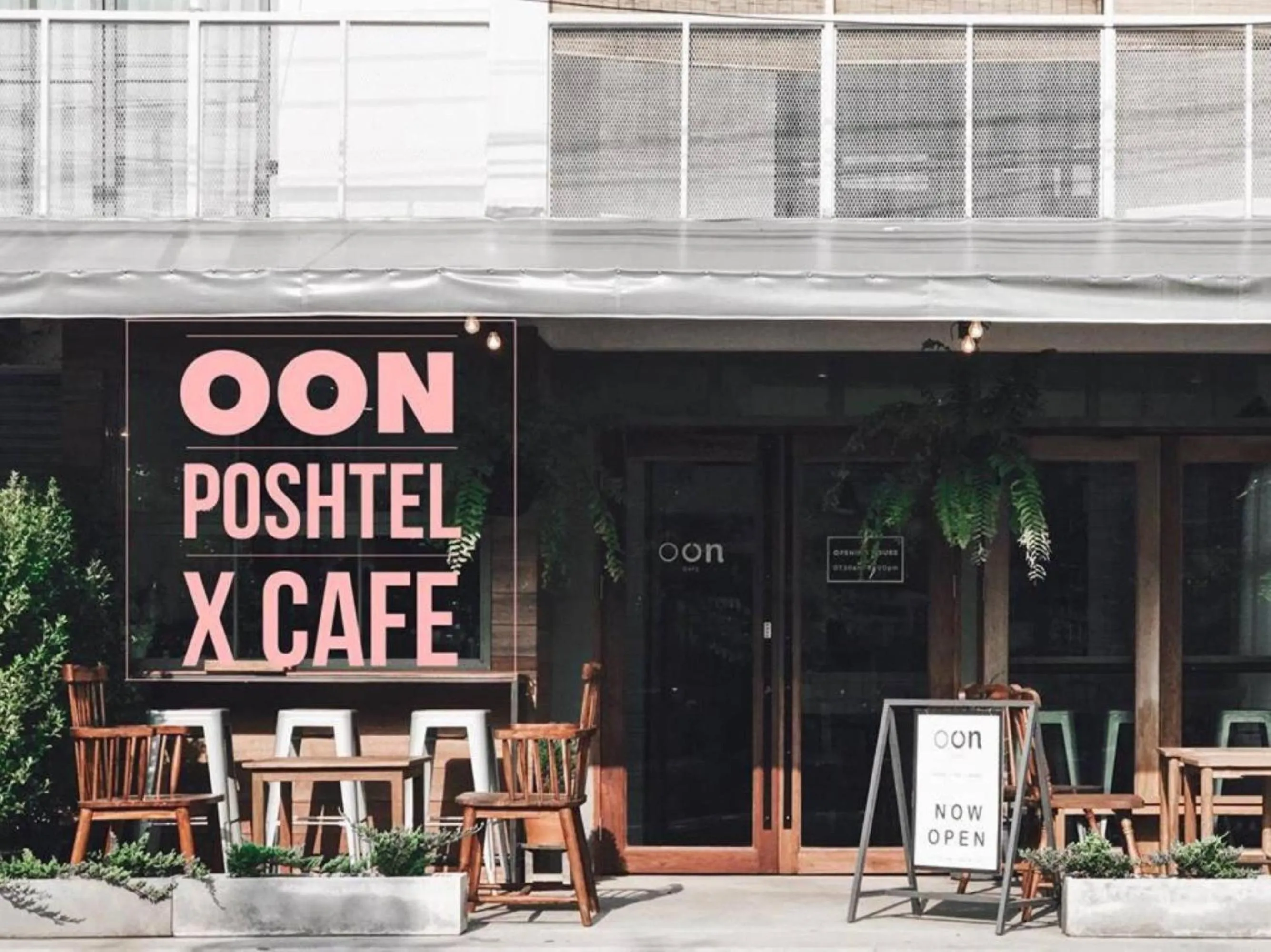 Oon Poshtel x Cafe