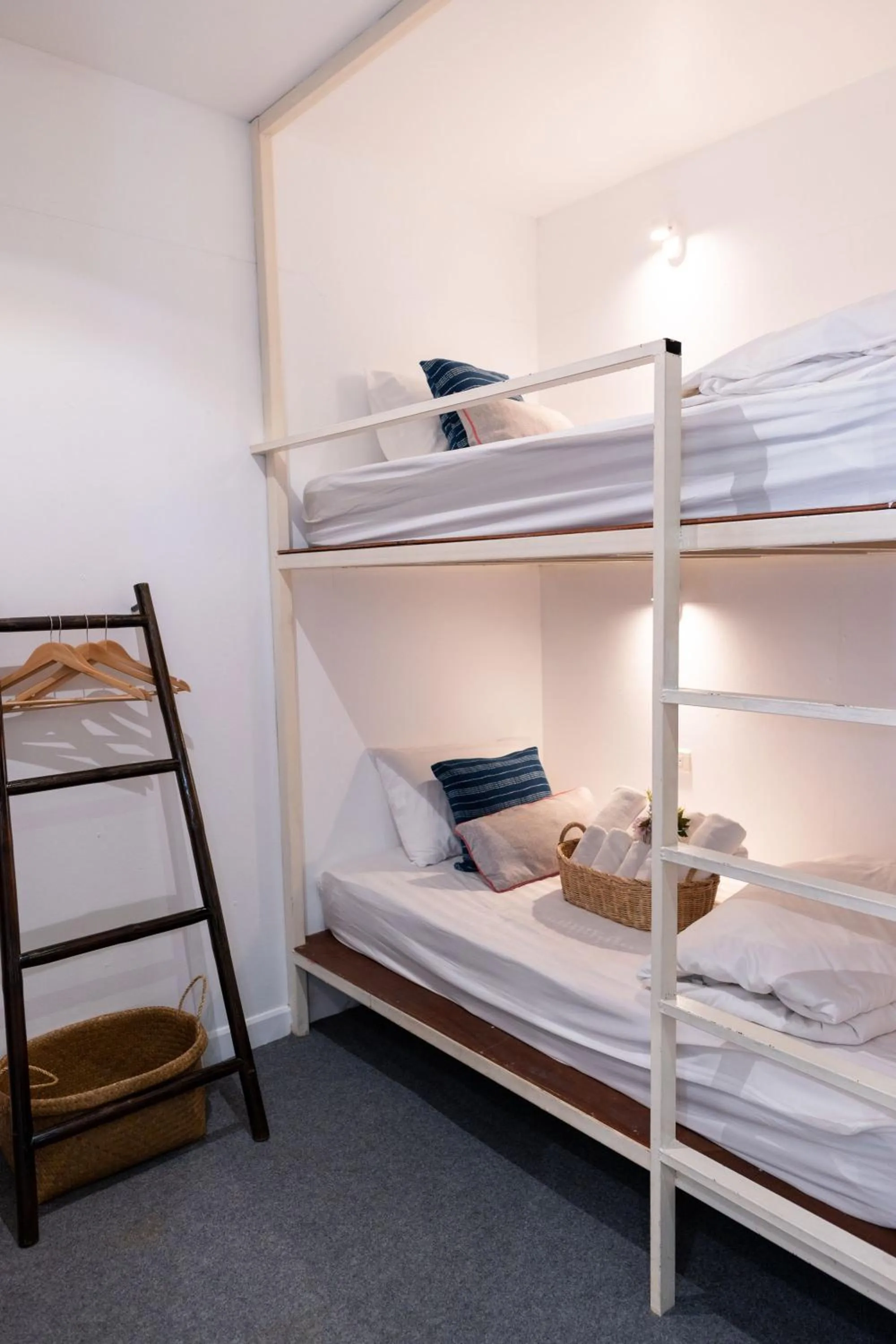 bunk bed, Bed in Oon Poshtel x Cafe