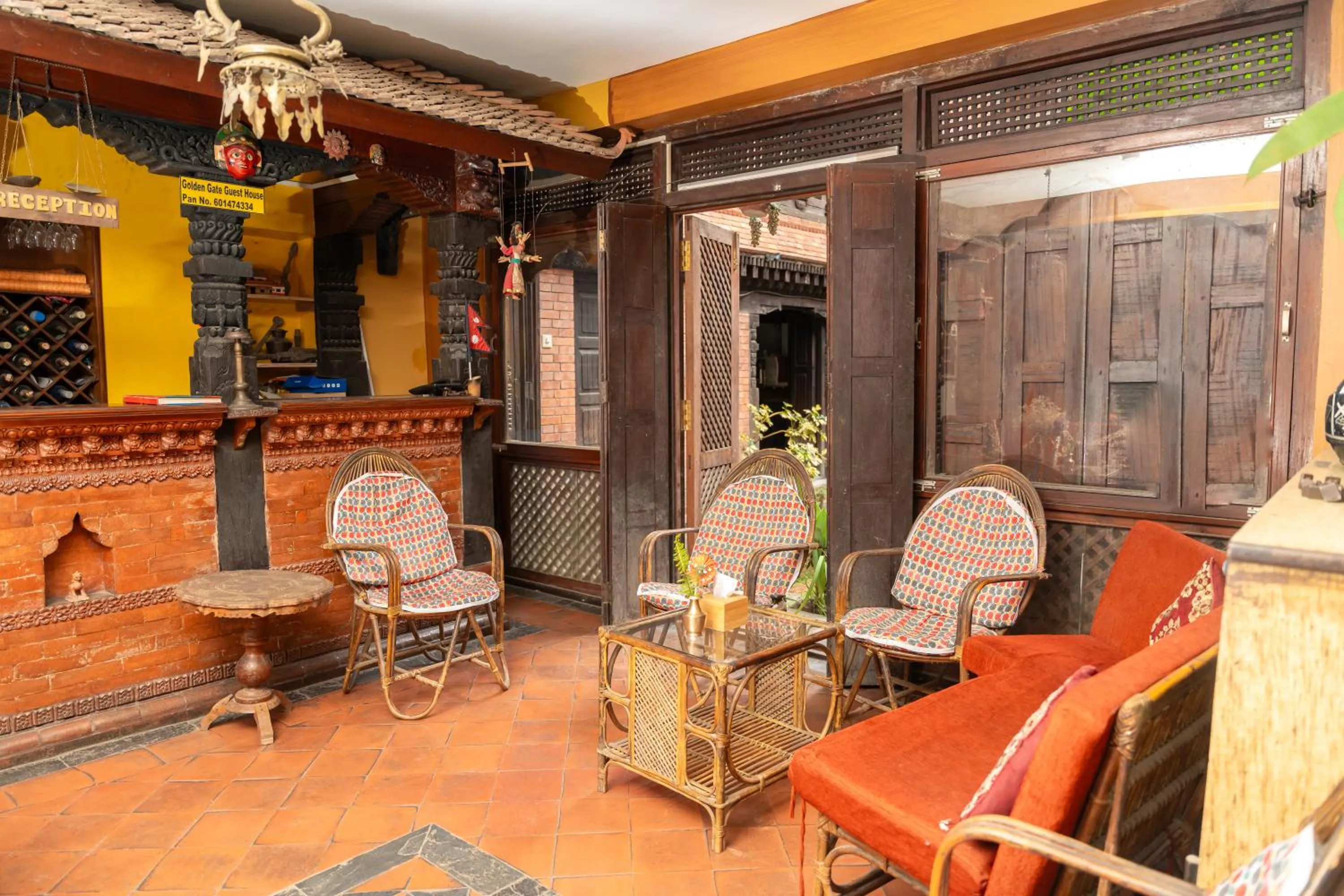 Living room in Golden Gate Guest House