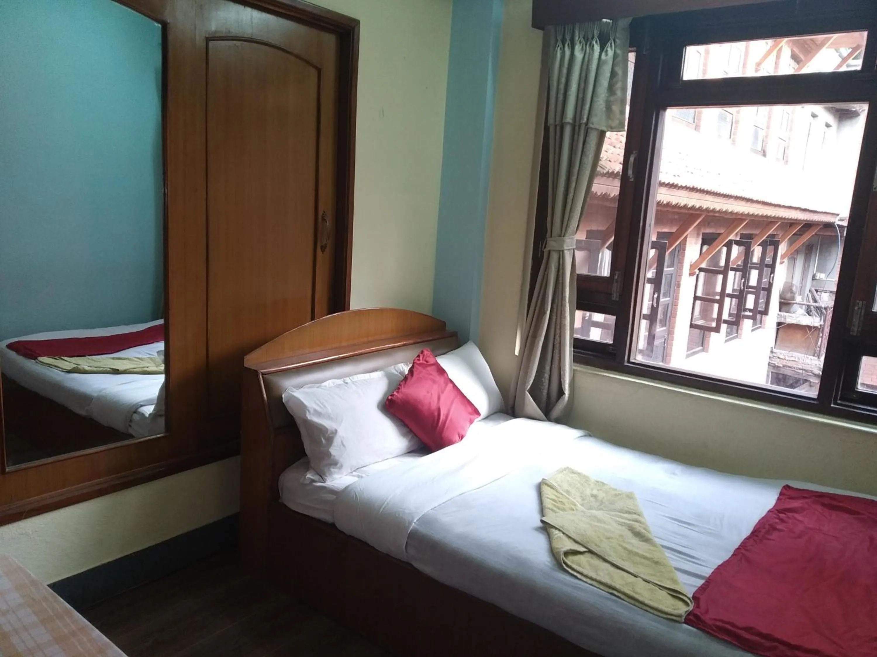 Bed in Golden Gate Guest House