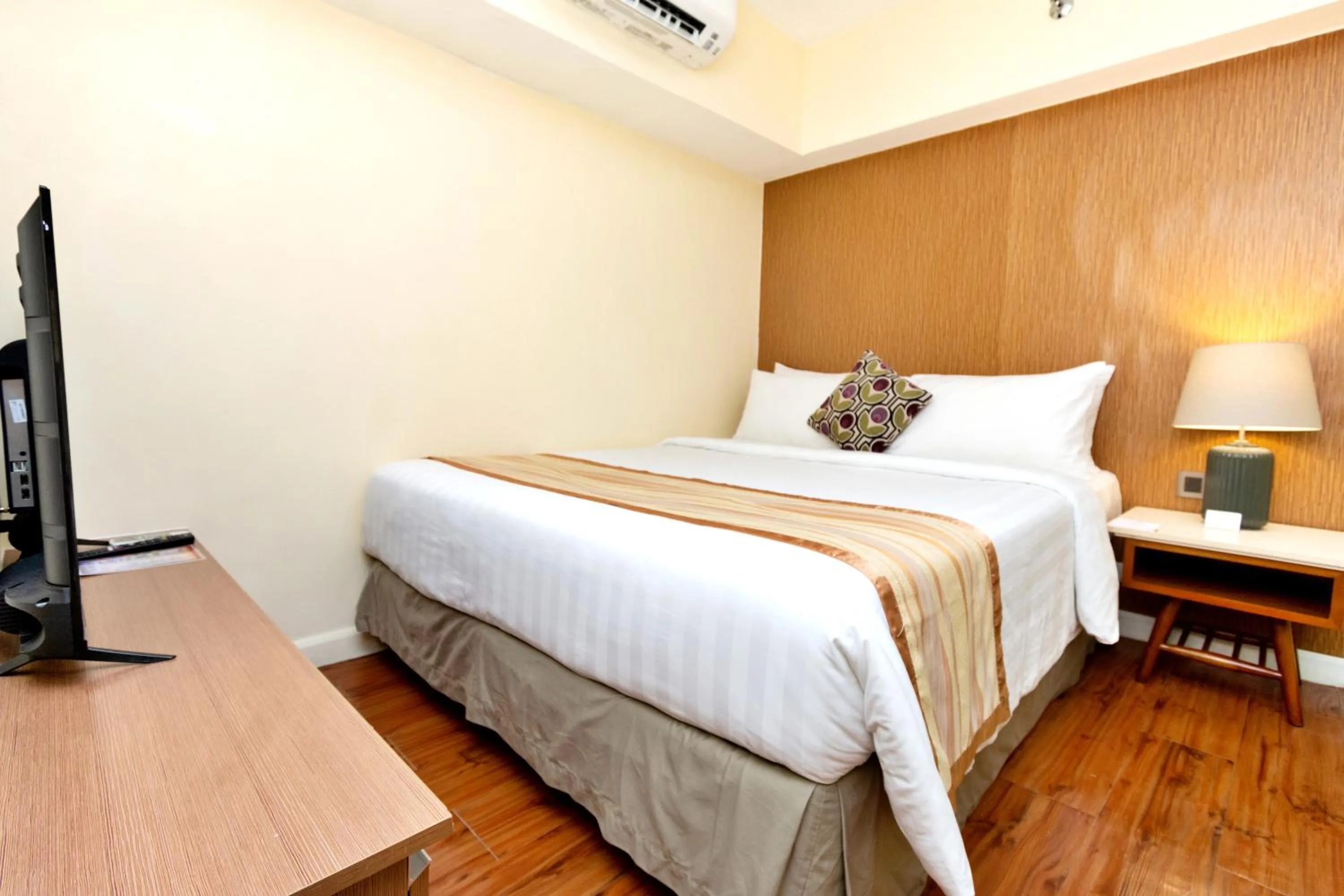 Bed in Ferra Premier by JG