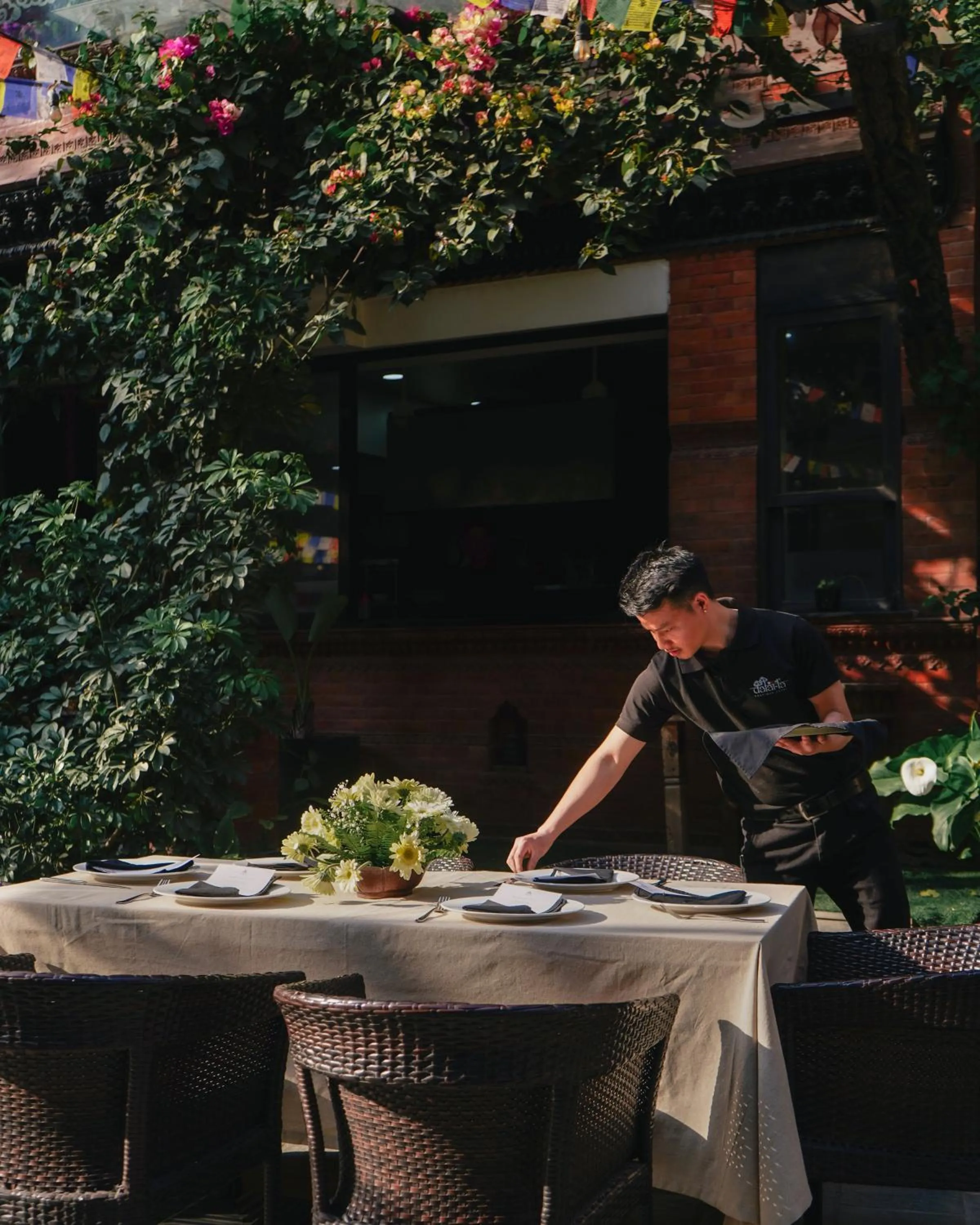 Restaurant/places to eat in Dalai-La Boutique Hotel