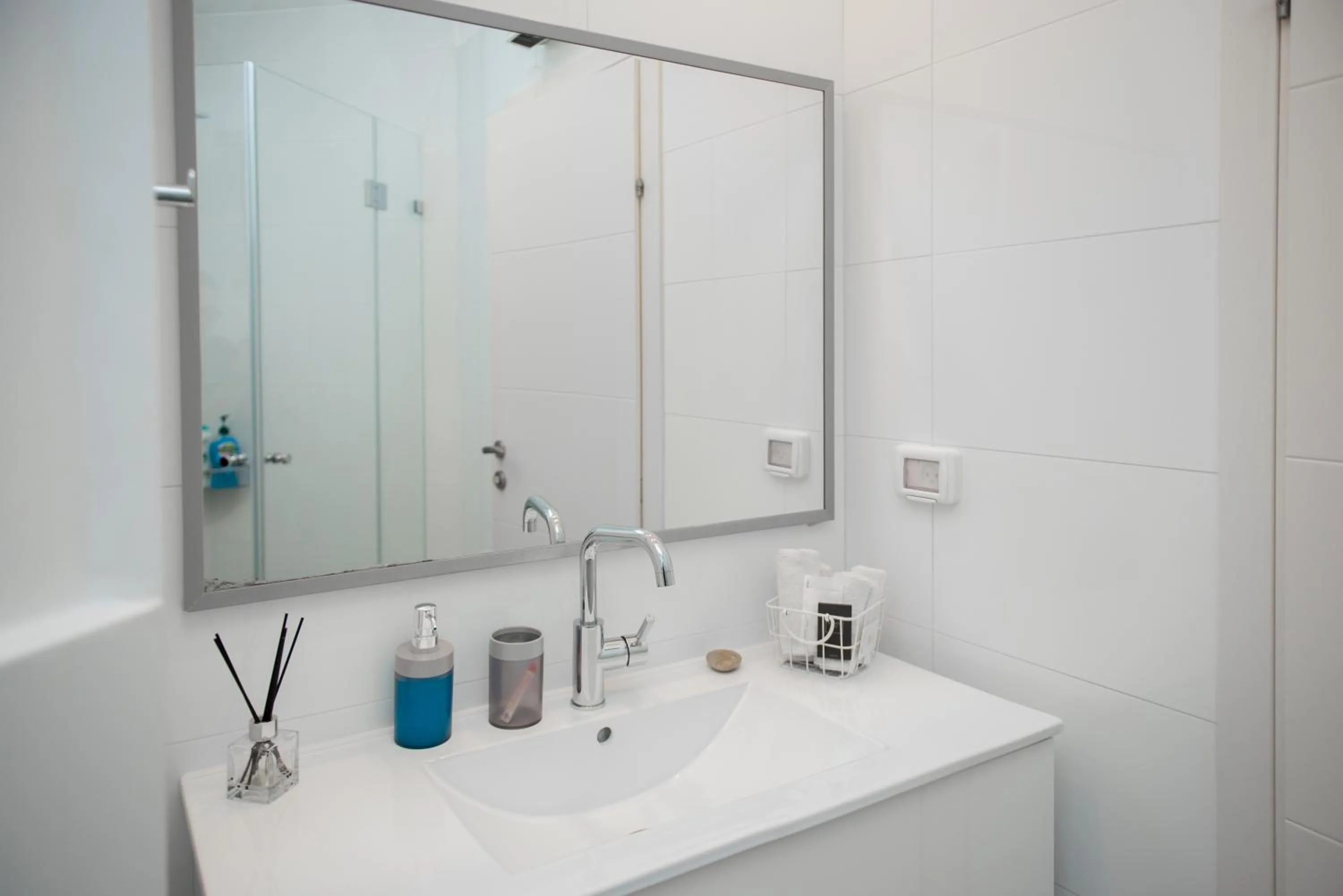 Bathroom in Wallenberg Oasis Apartments Haifa