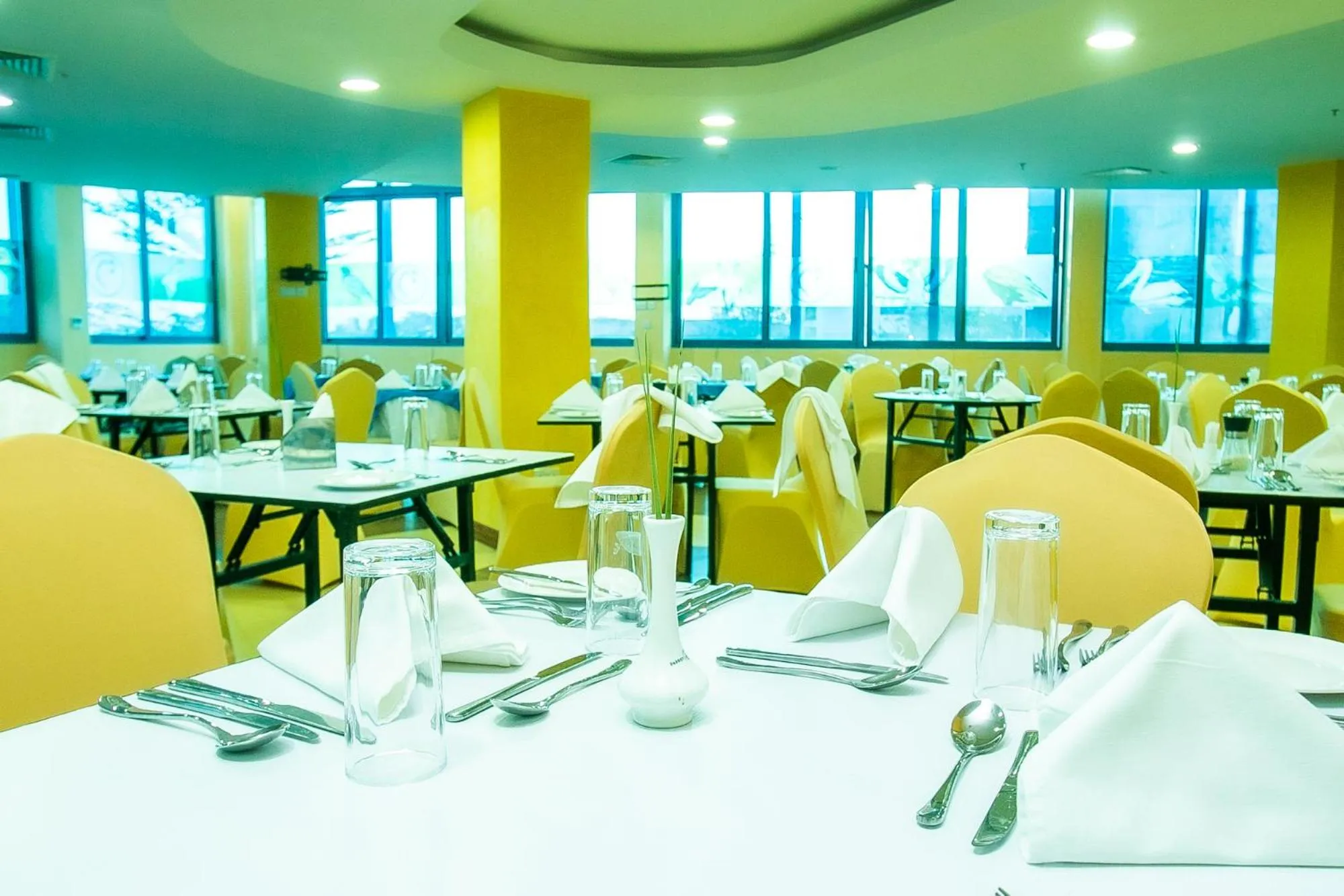 Restaurant/places to eat in Parrot Hotel Arusha