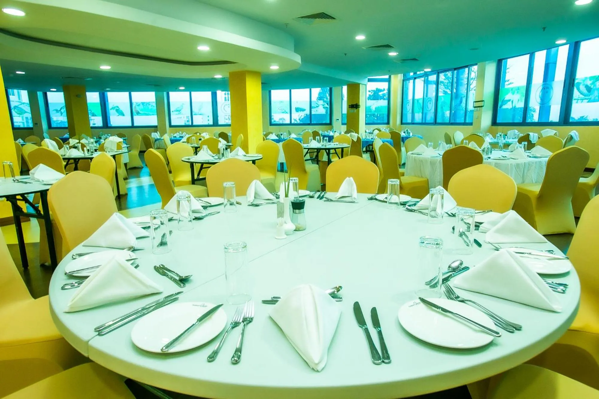 Restaurant/places to eat in Parrot Hotel Arusha