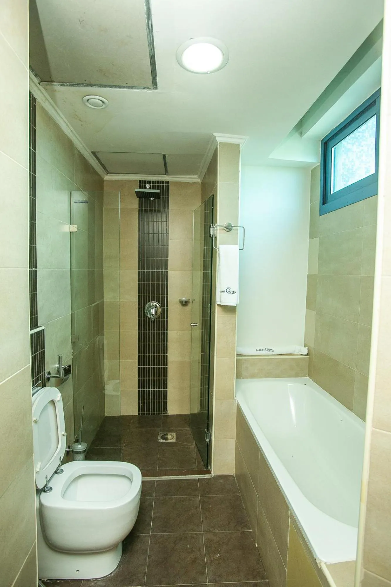 Shower in Parrot Hotel Arusha