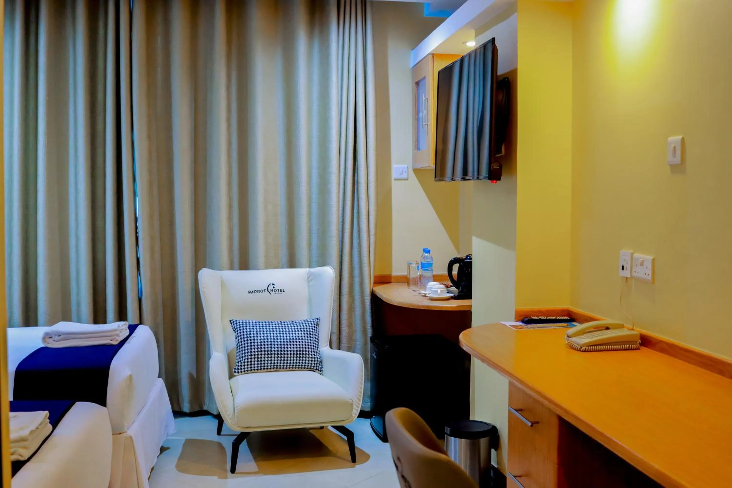 TV and multimedia in Parrot Hotel Arusha