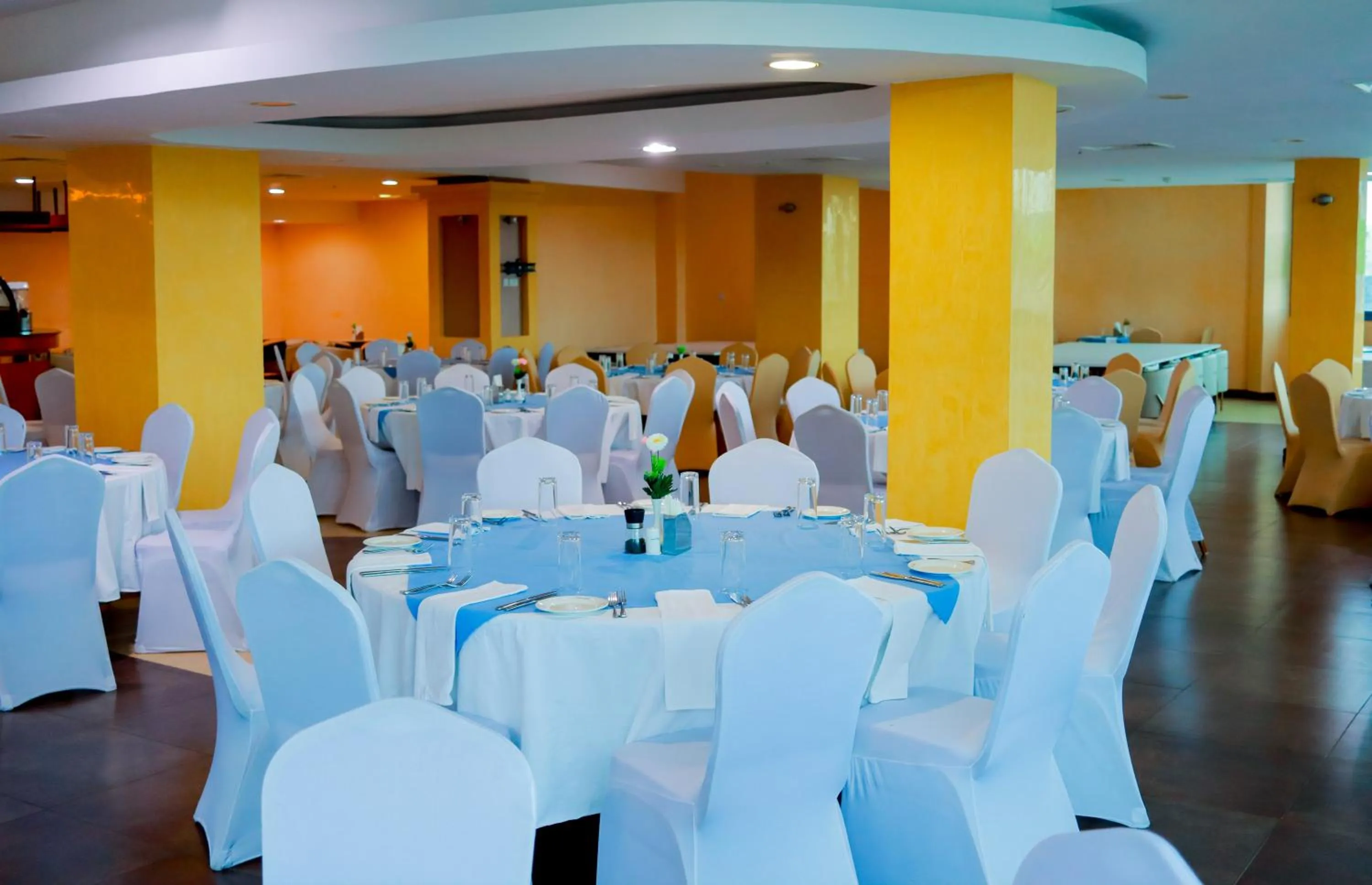 Restaurant/places to eat in Parrot Hotel Arusha