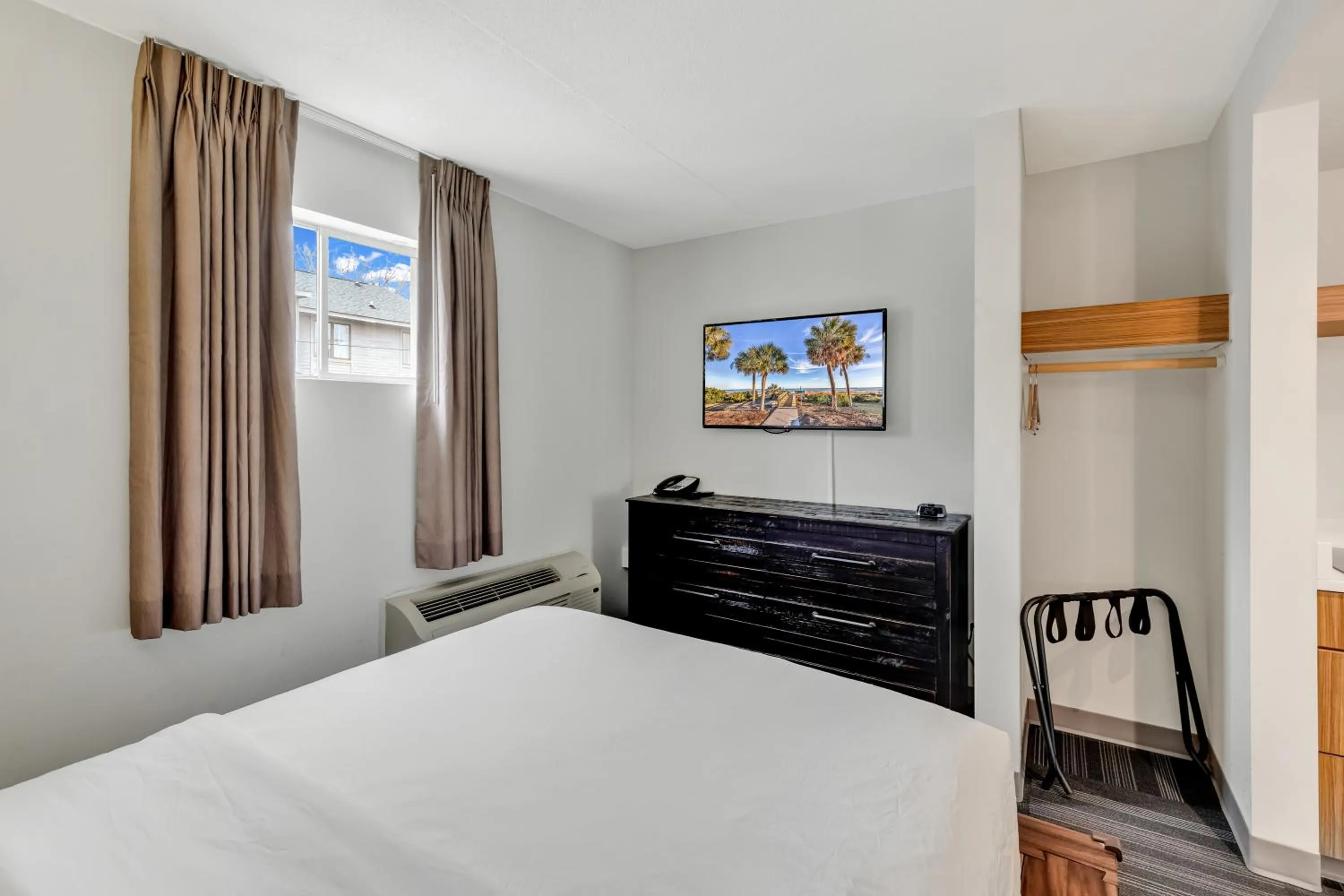 Bedroom, Bed in Holiday Shores Myrtle Beach