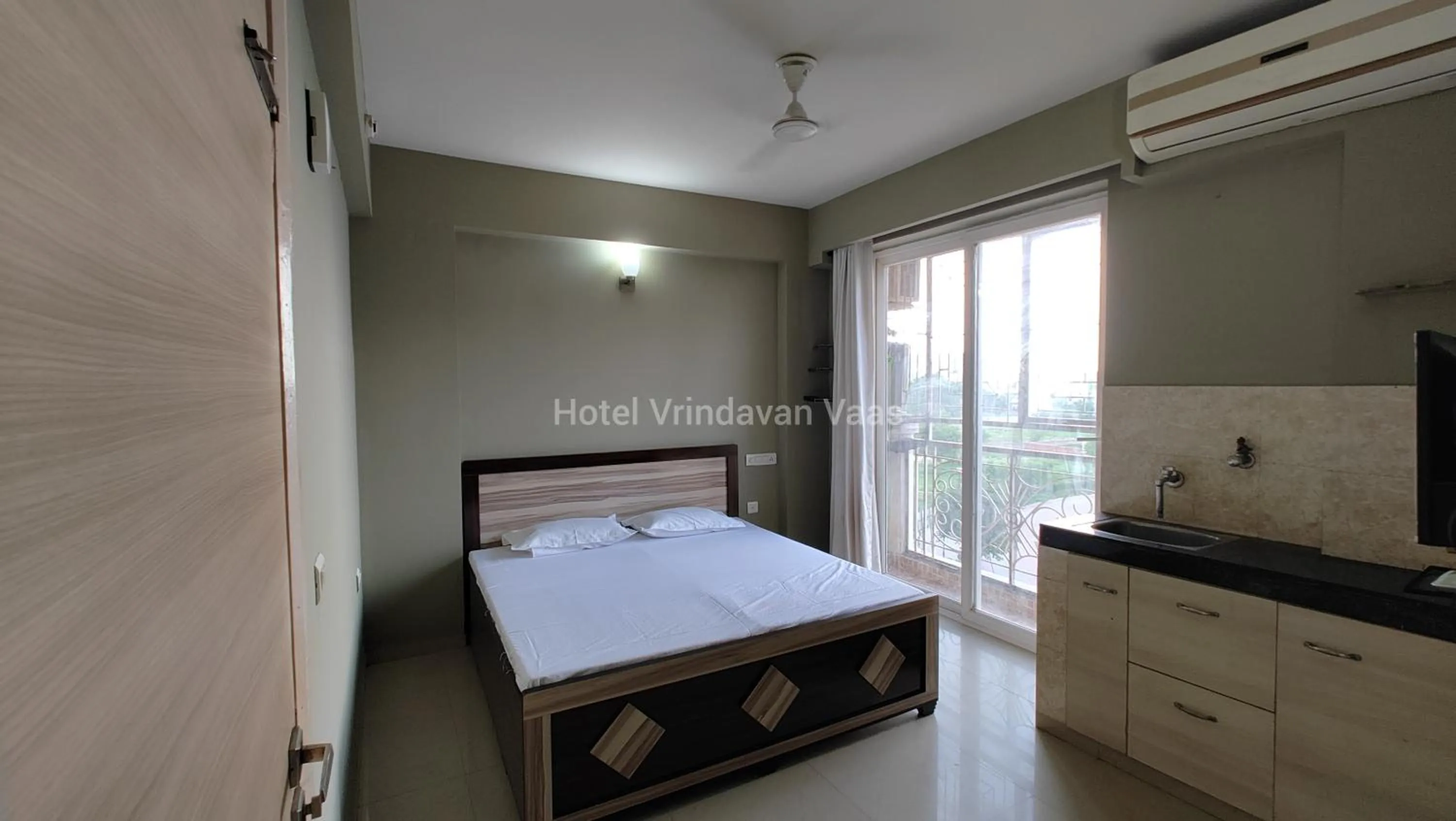 Bedroom, Bed in Hotel Vrindavan Vaas