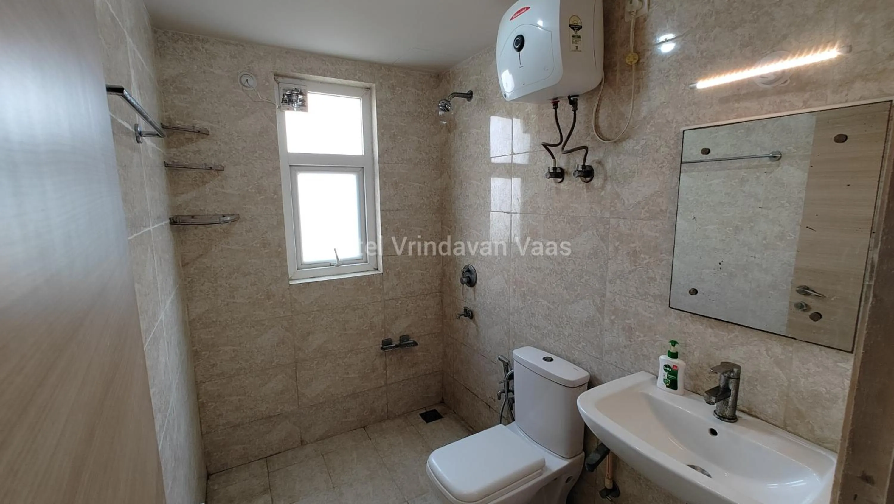 Toilet in Hotel Vrindavan Vaas