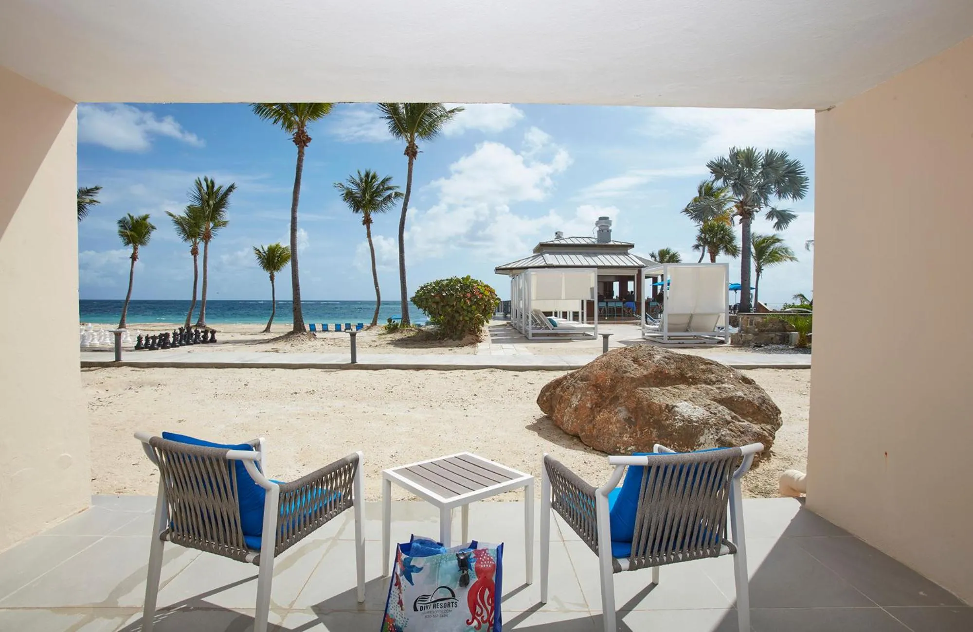 Seating area in Oceans at Carina Bay - Adults Only