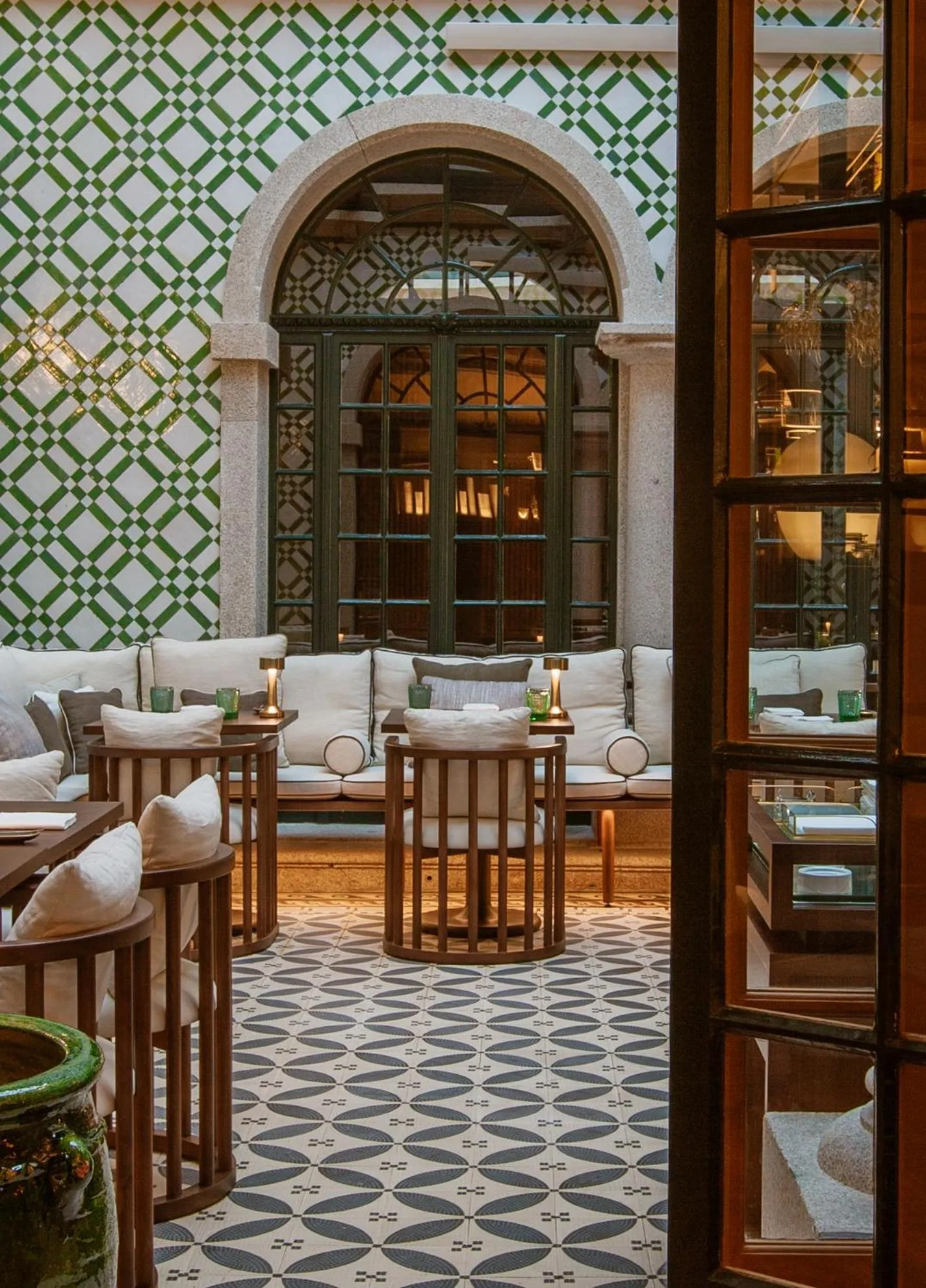 Restaurant/places to eat in Palacete Severo