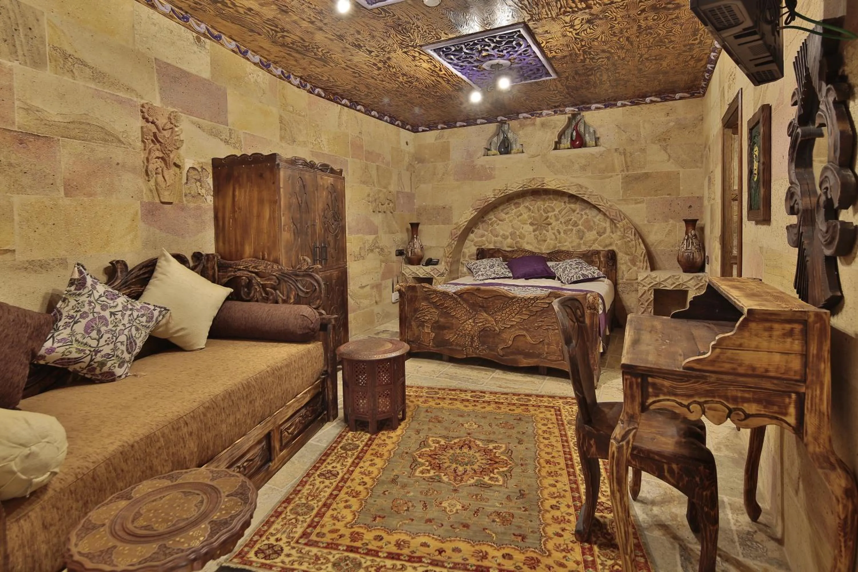 TV and multimedia in Old Town Stone House