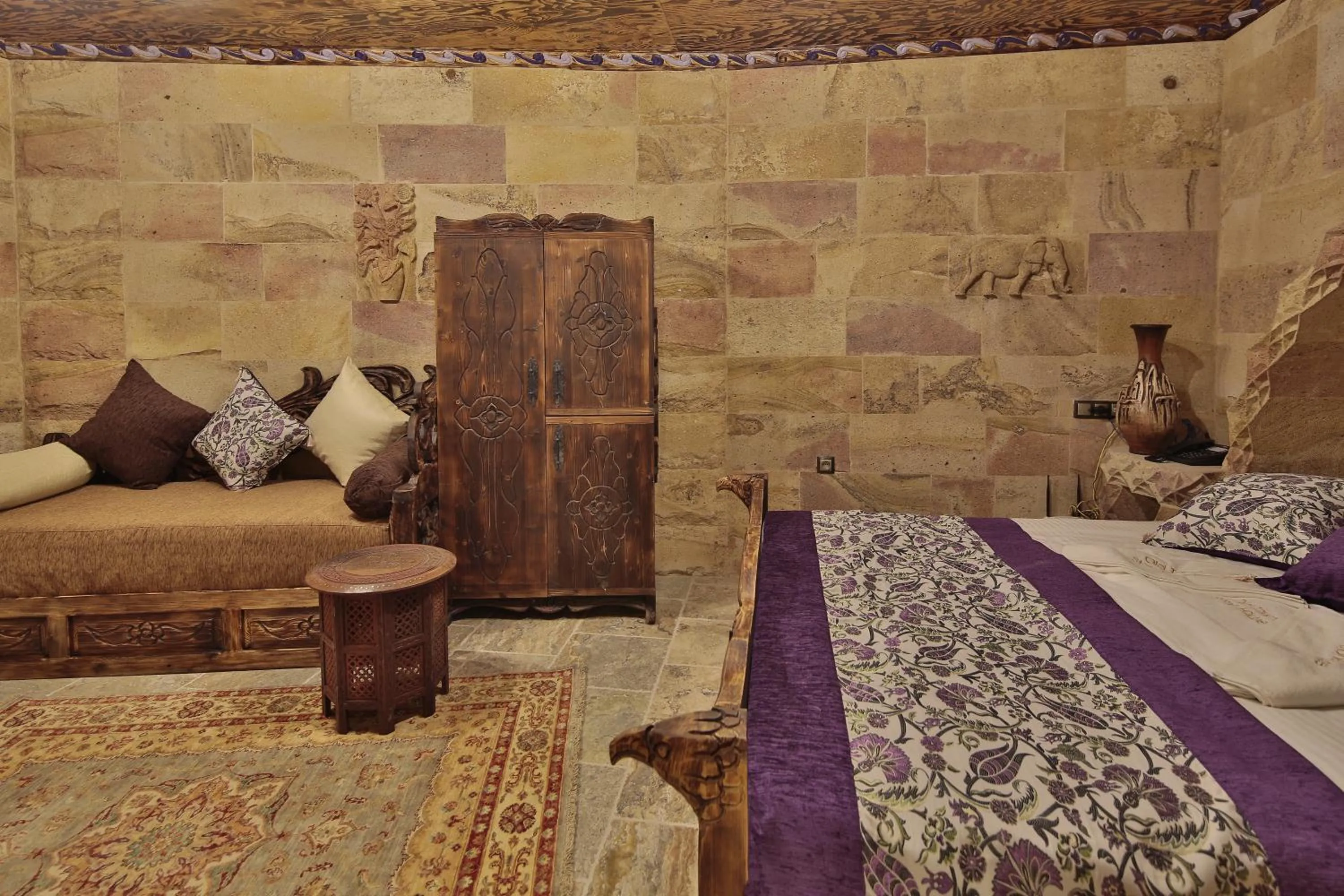 Decorative detail, Bed in Old Town Stone House