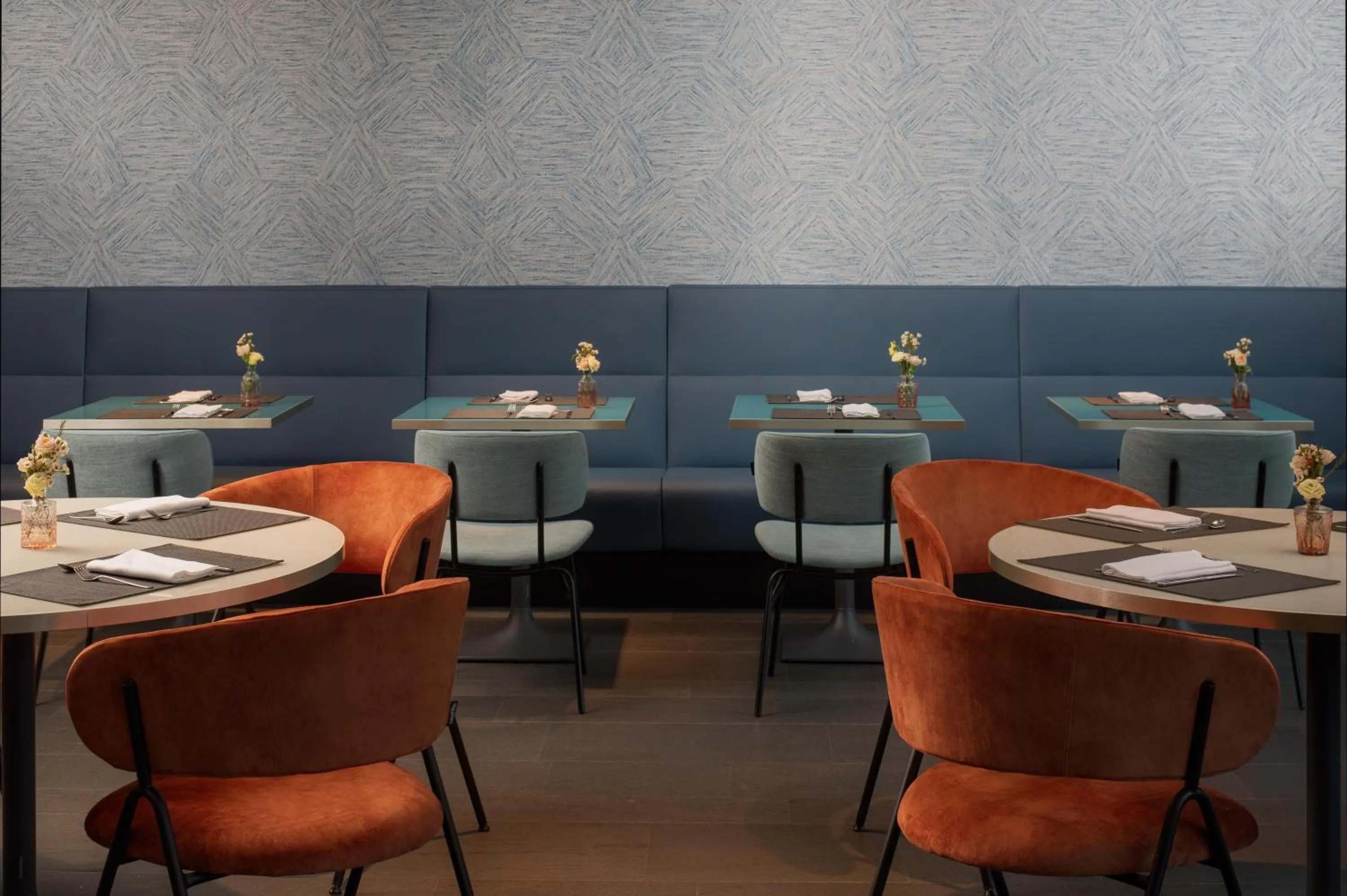 Restaurant/places to eat in NH Savona Darsena