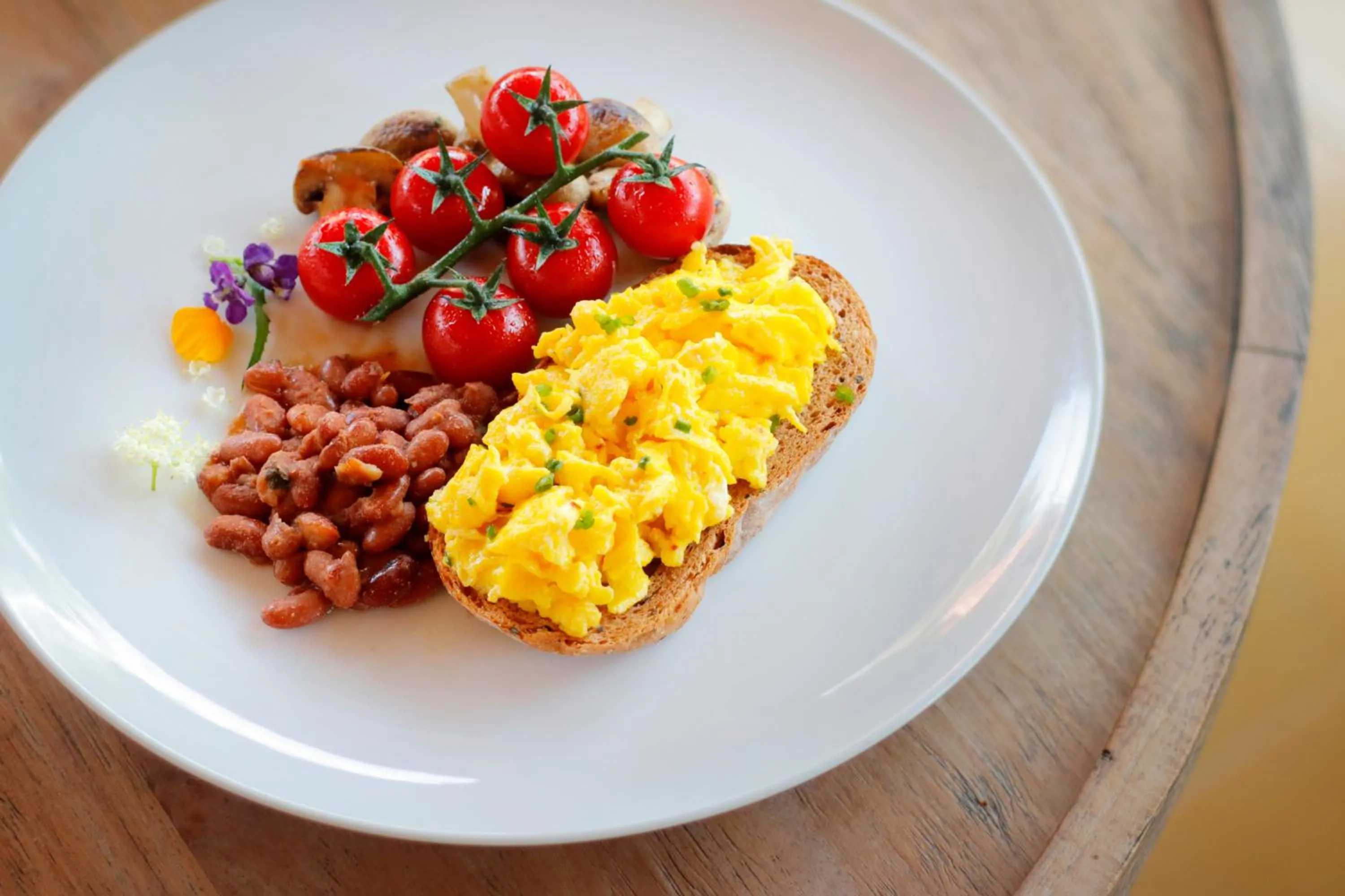 Breakfast in Aradhana Villas by Ekosistem