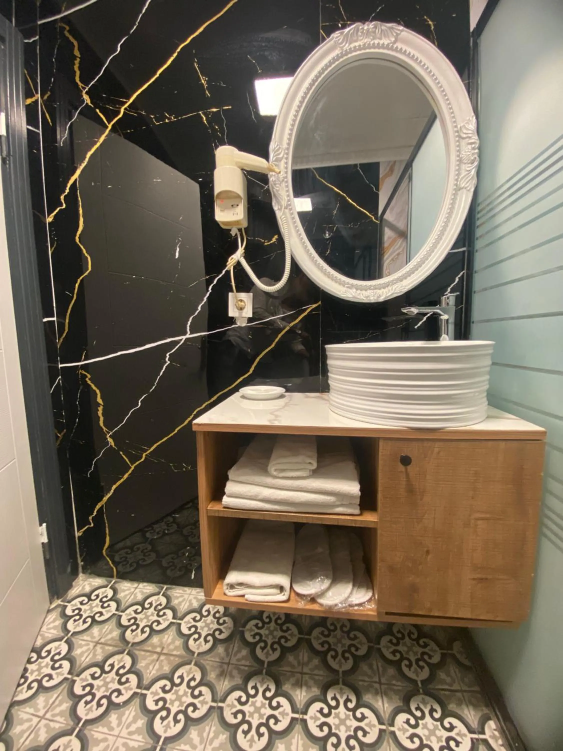 Shower in Hotel Mara İstanbul