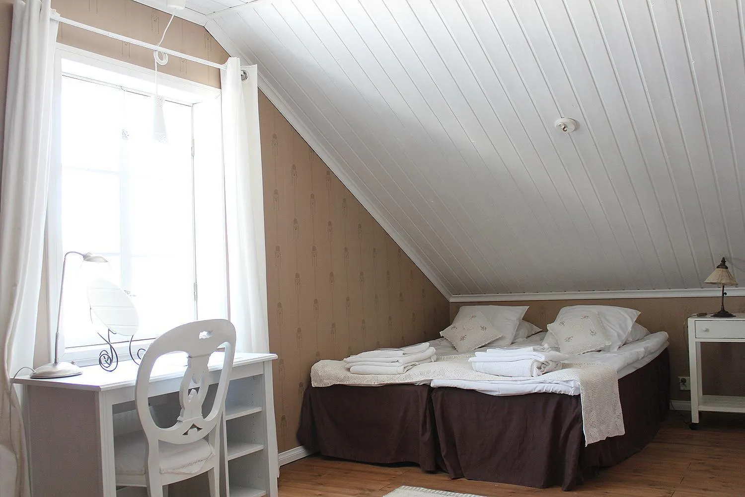 Bedroom, Bed in Elves Village Hotel