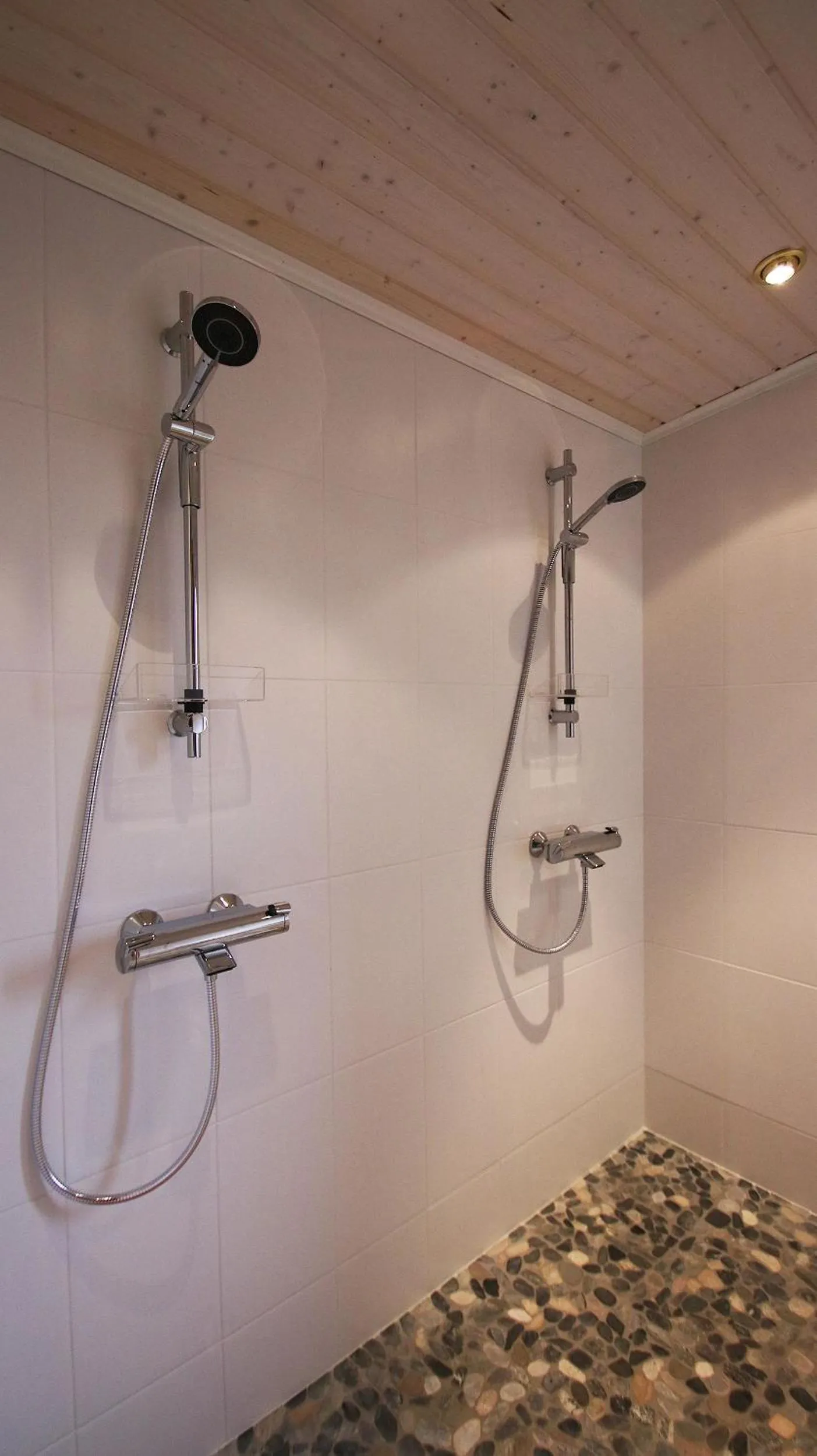 Shower in Elves Village Hotel