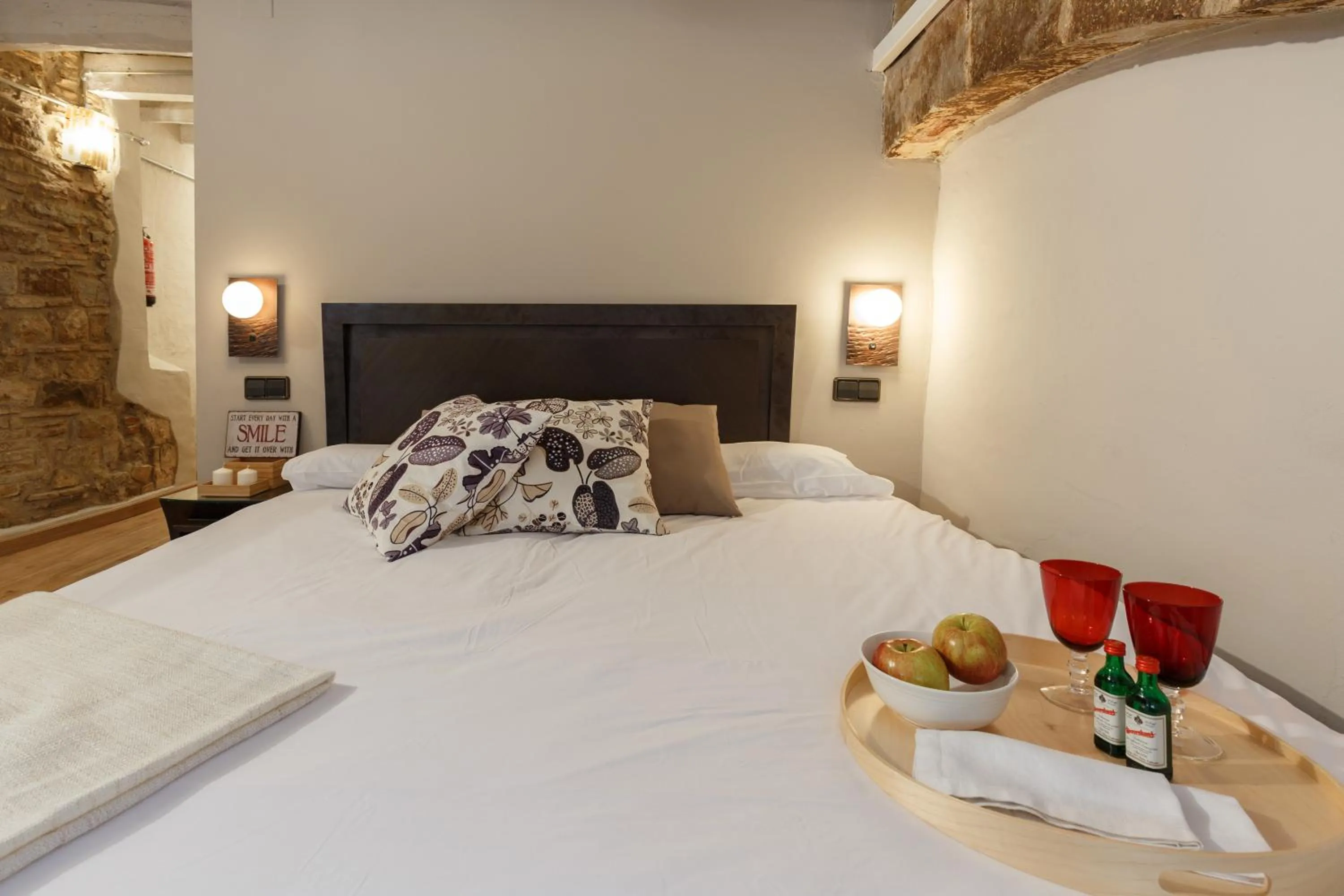 Photo of the whole room, Bed in AinB Picasso-Corders Apartments