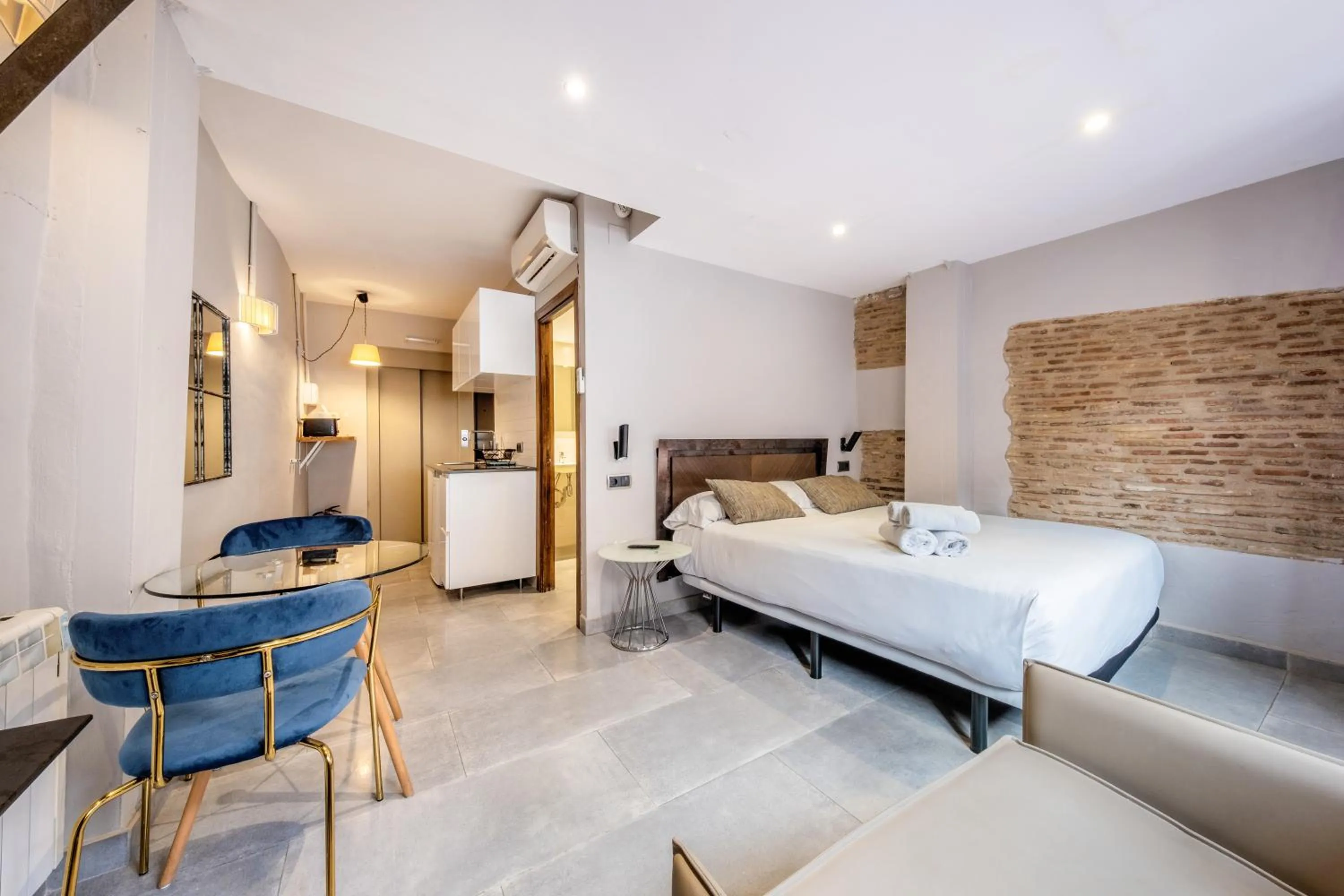 Living room, Bed in AinB Picasso-Corders Apartments