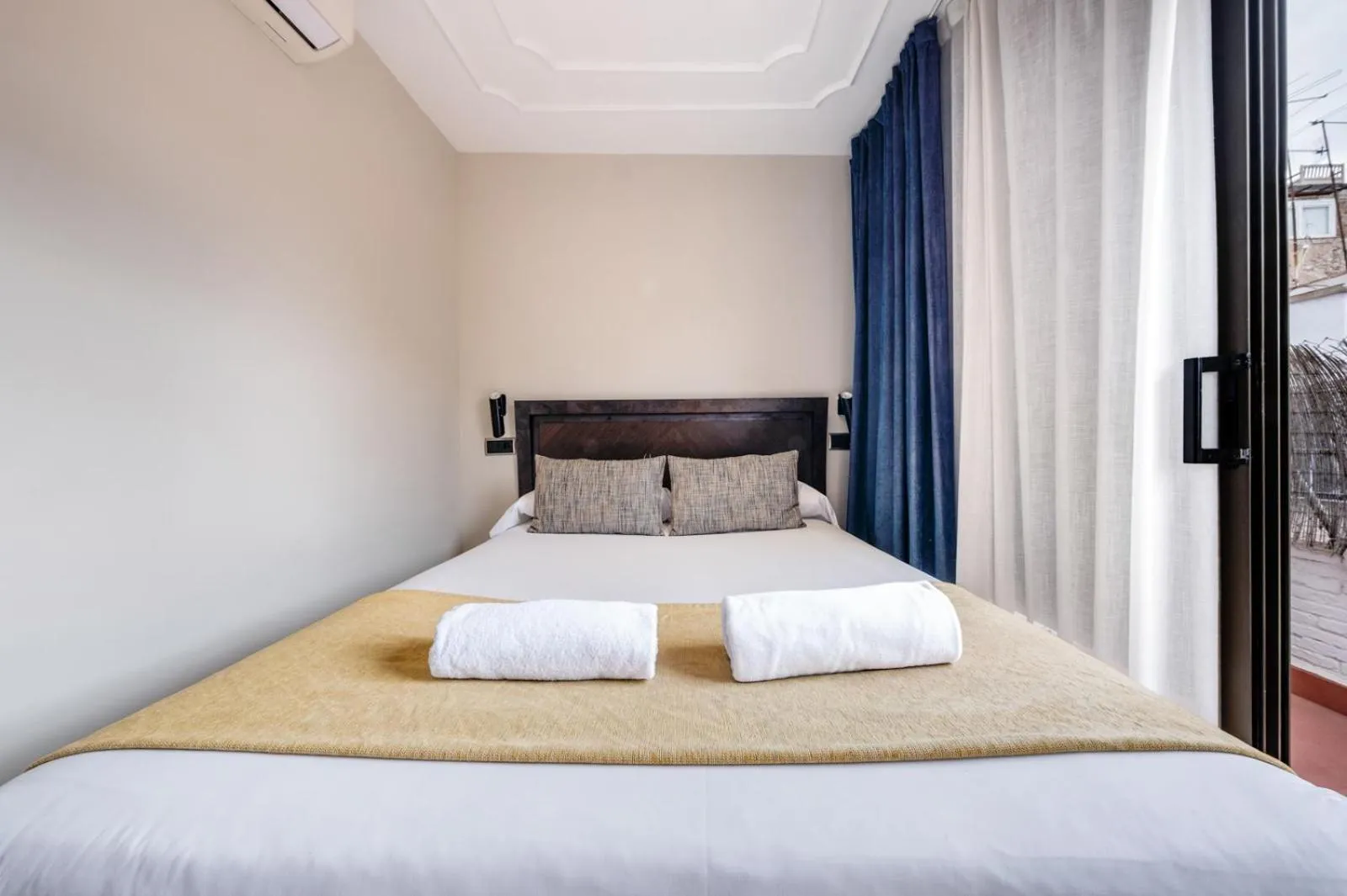 Bed in AinB Picasso-Corders Apartments