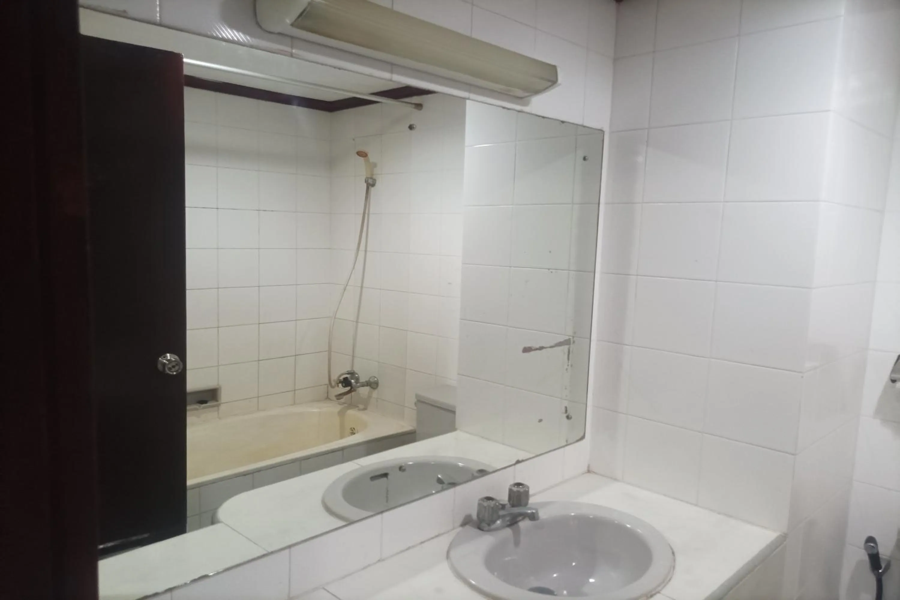 Shower in Hotel Efita