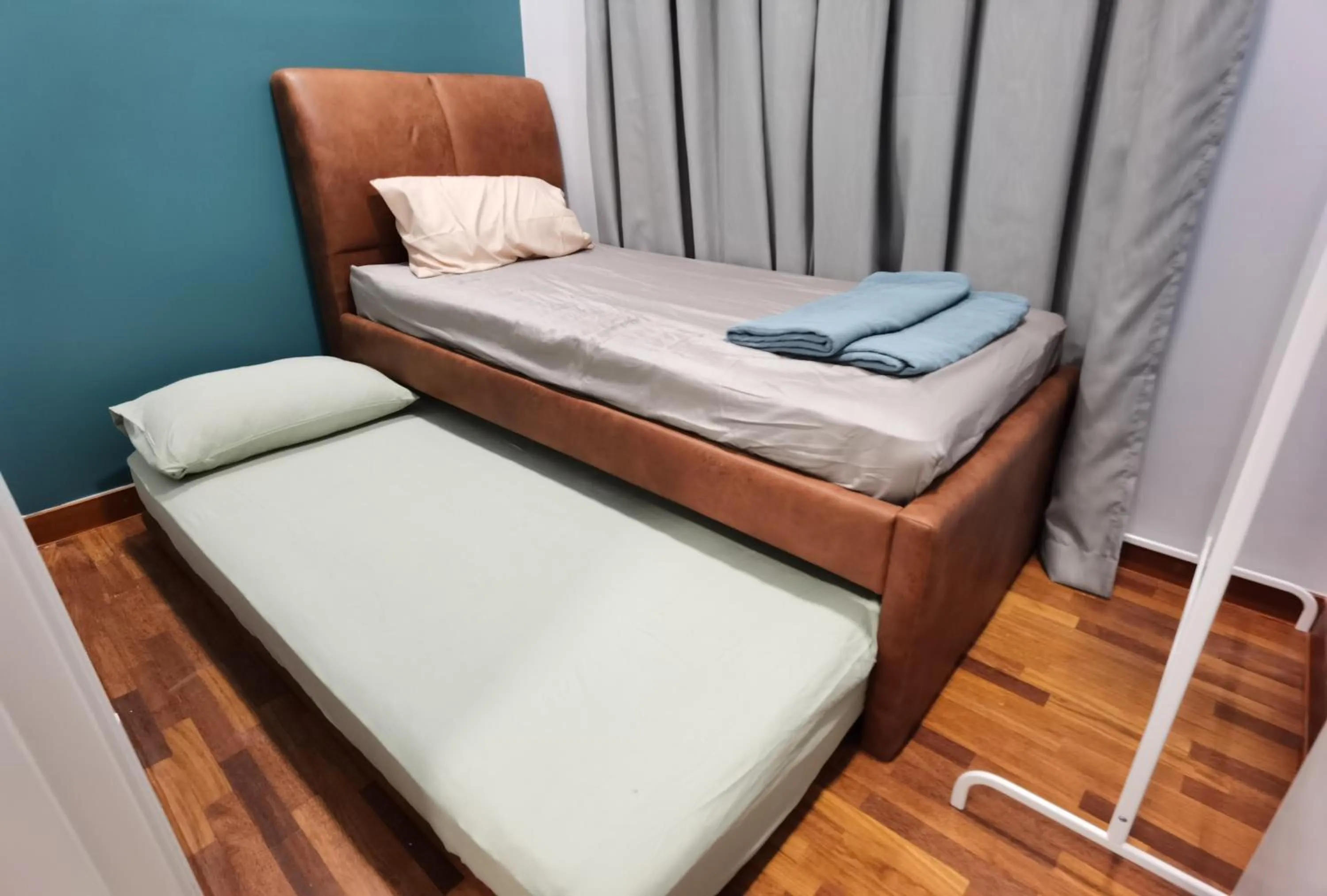 Bed in Comfy Luxury 5 Star bed & sofa 3R2B 2carpark WiFi