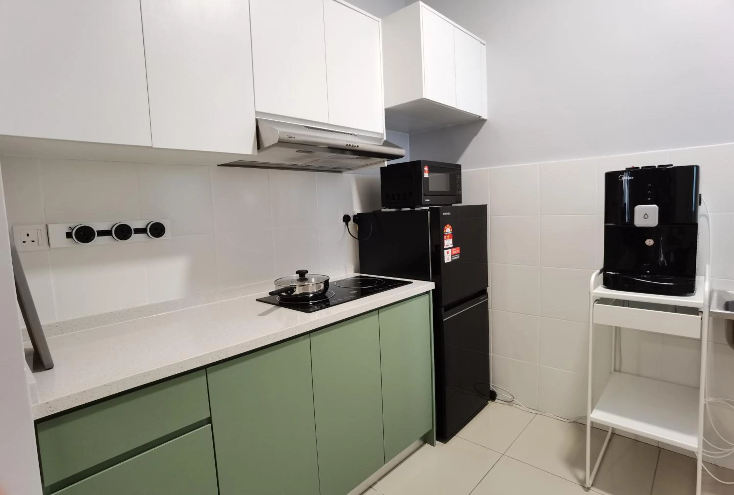 Kitchen or kitchenette in Comfy Luxury 5 Star bed & sofa 3R2B 2carpark WiFi