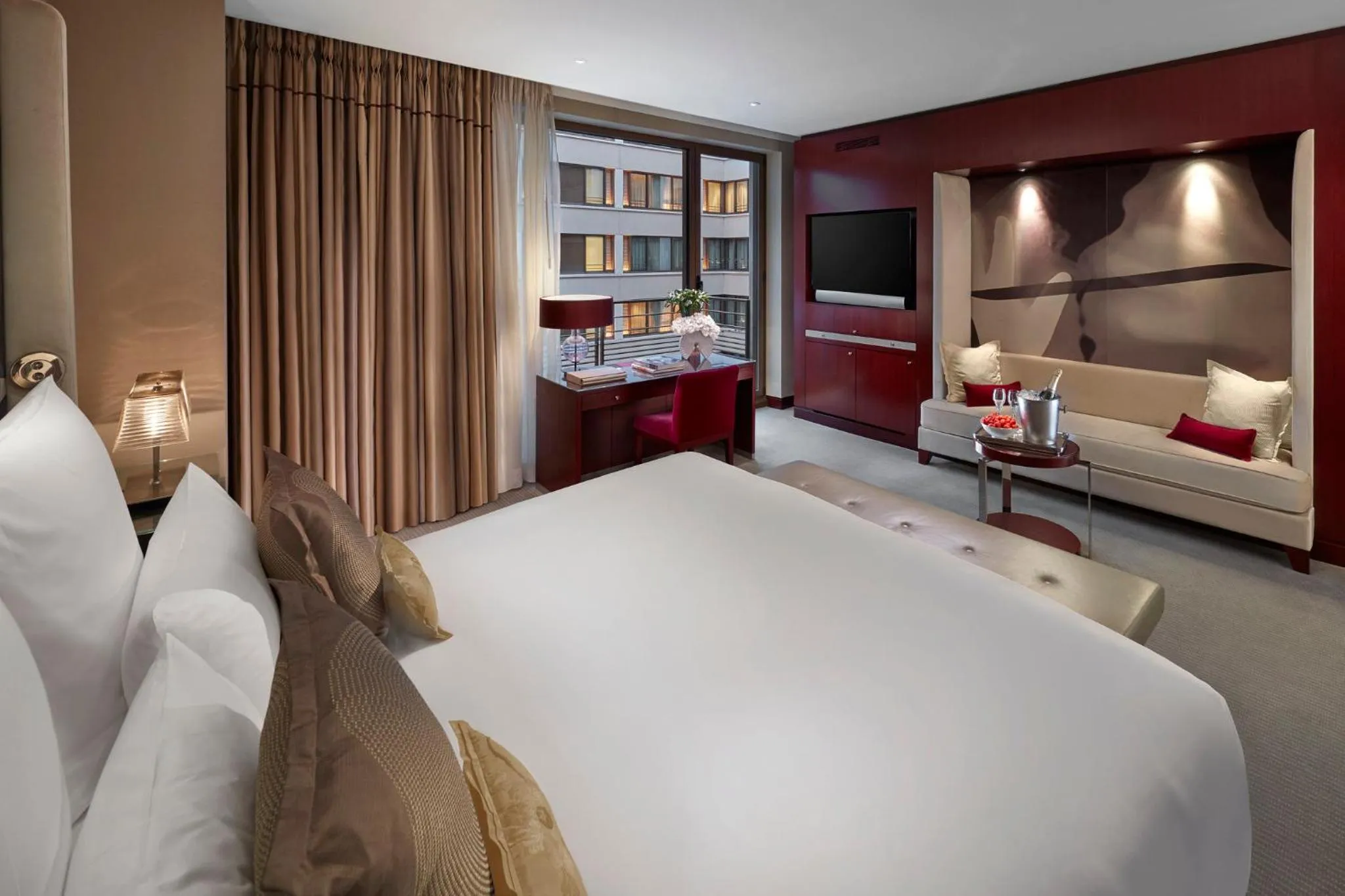 Bedroom, Bed in Mandarin Oriental, Paris