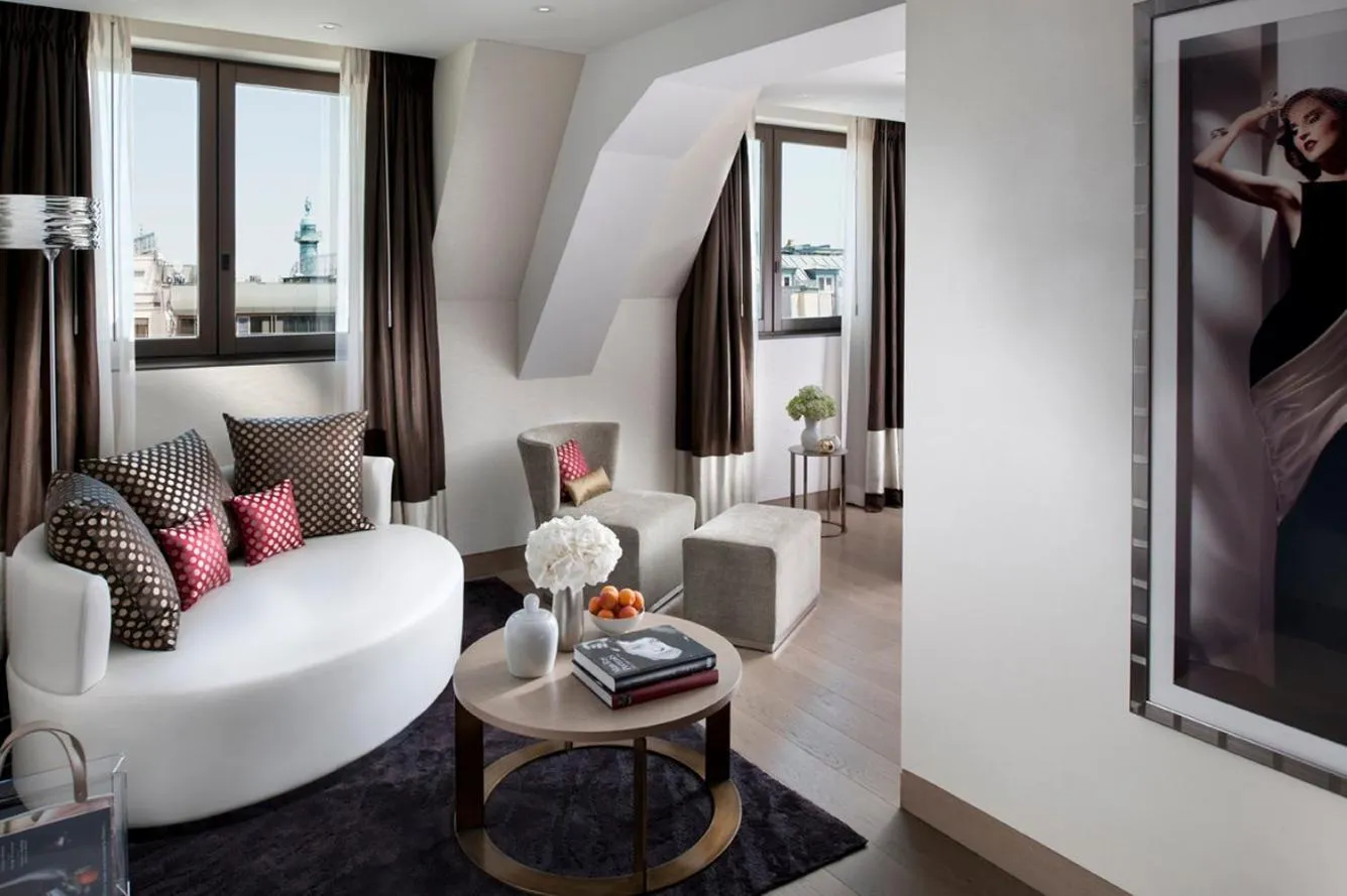 Bedroom in Mandarin Oriental, Paris