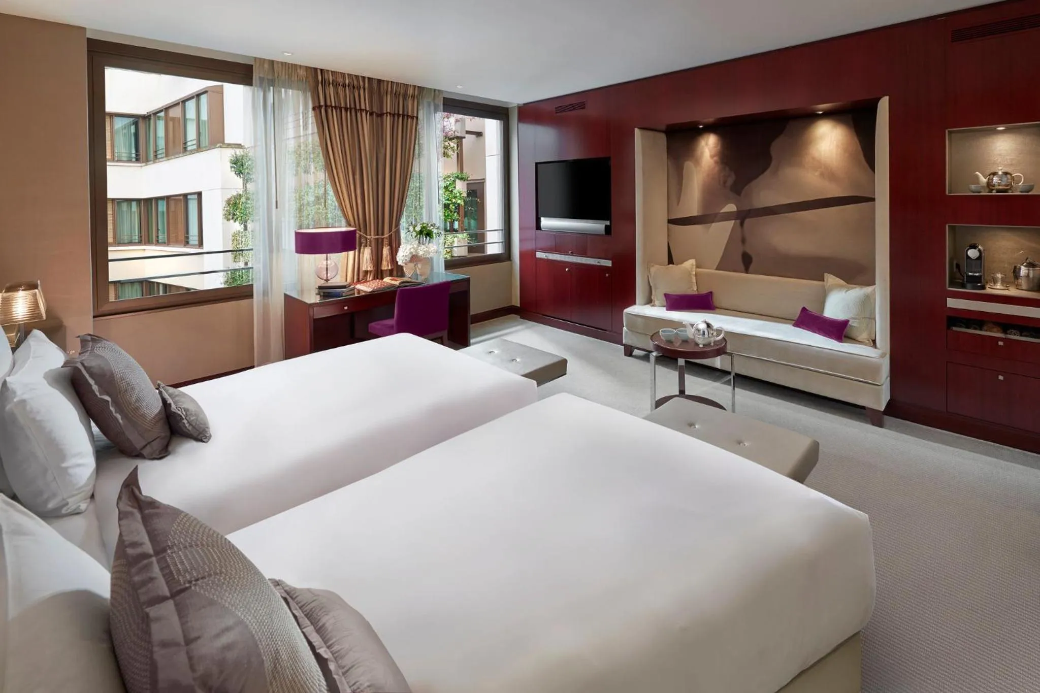 Bedroom, Bed in Mandarin Oriental, Paris