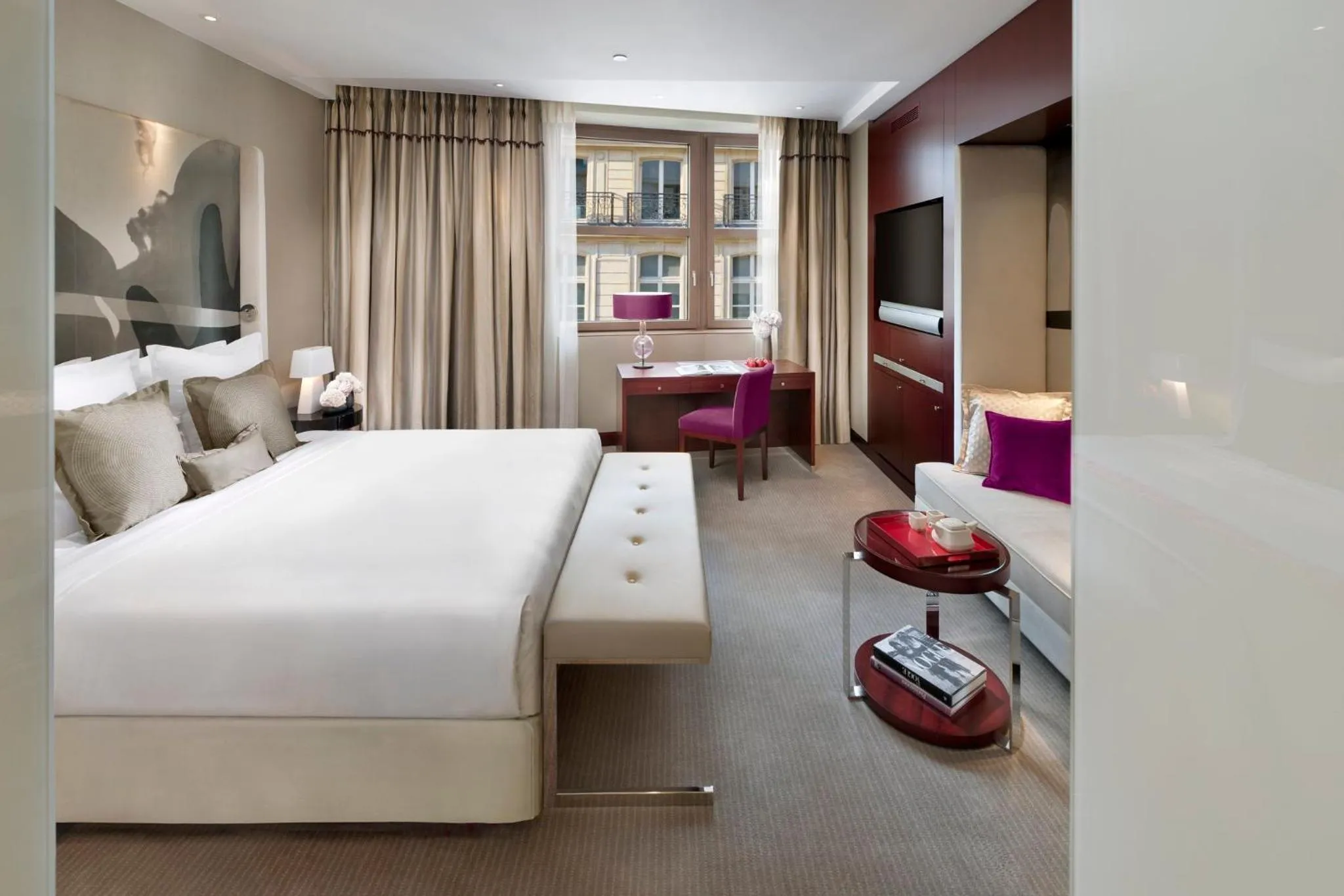 Bedroom, Bed in Mandarin Oriental, Paris