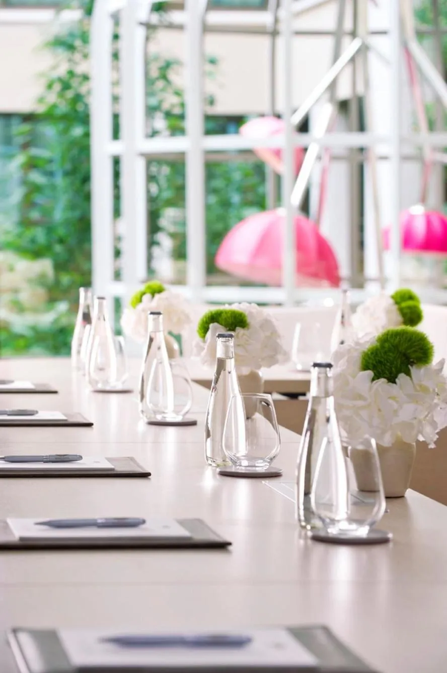 Business facilities in Mandarin Oriental, Paris