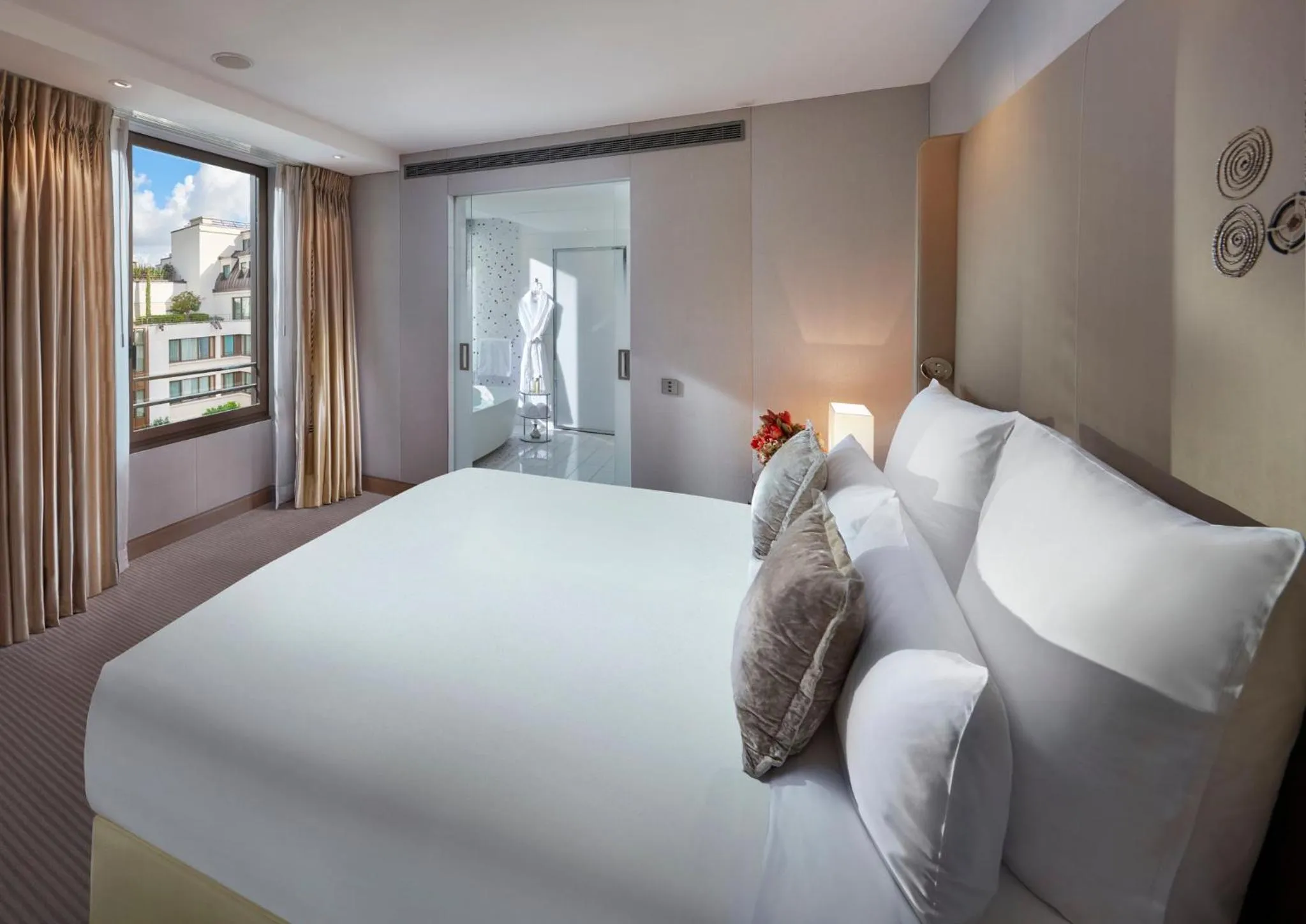 Bedroom, Bed in Mandarin Oriental, Paris